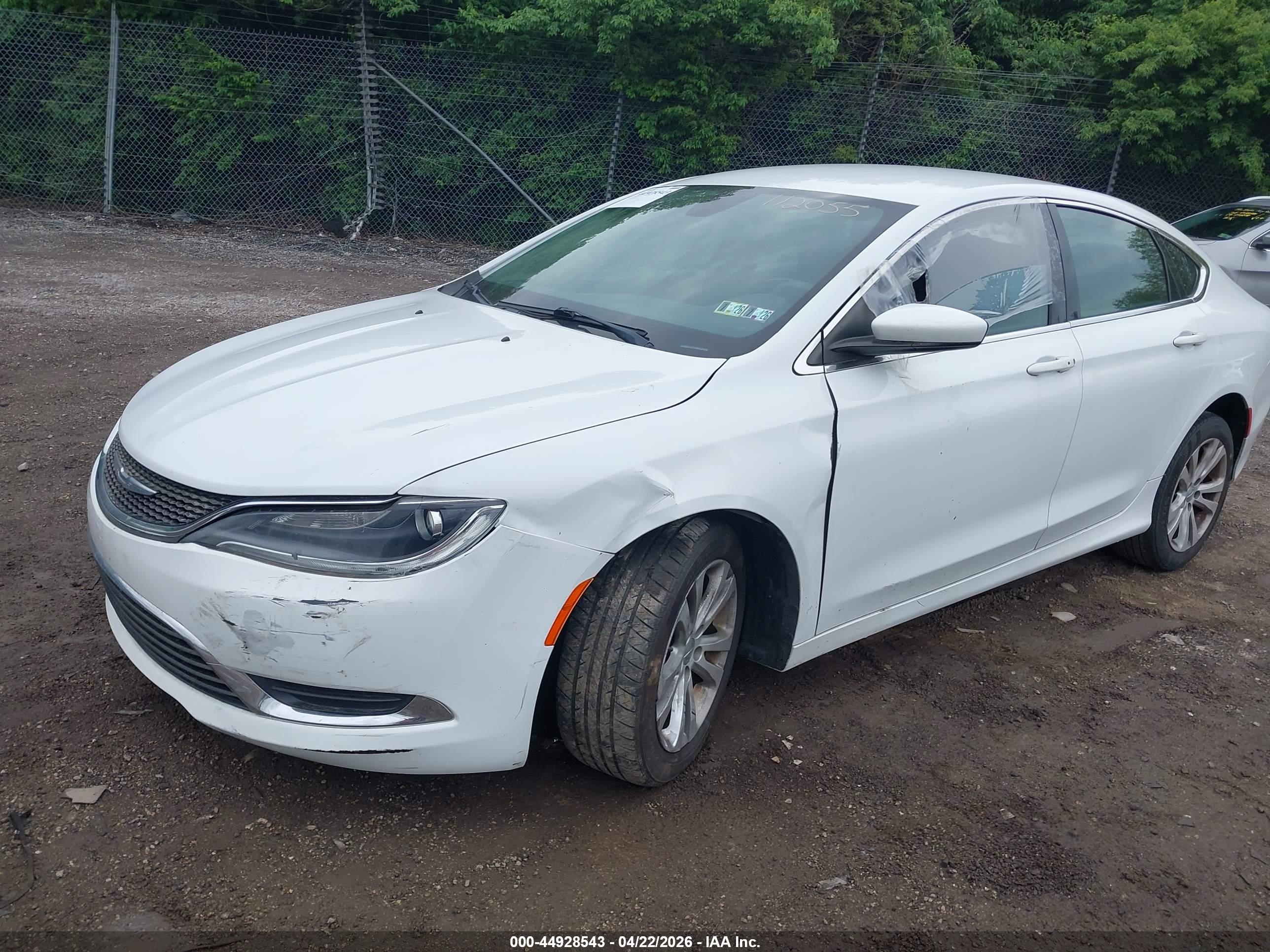 CHRYSLER 200 image 2