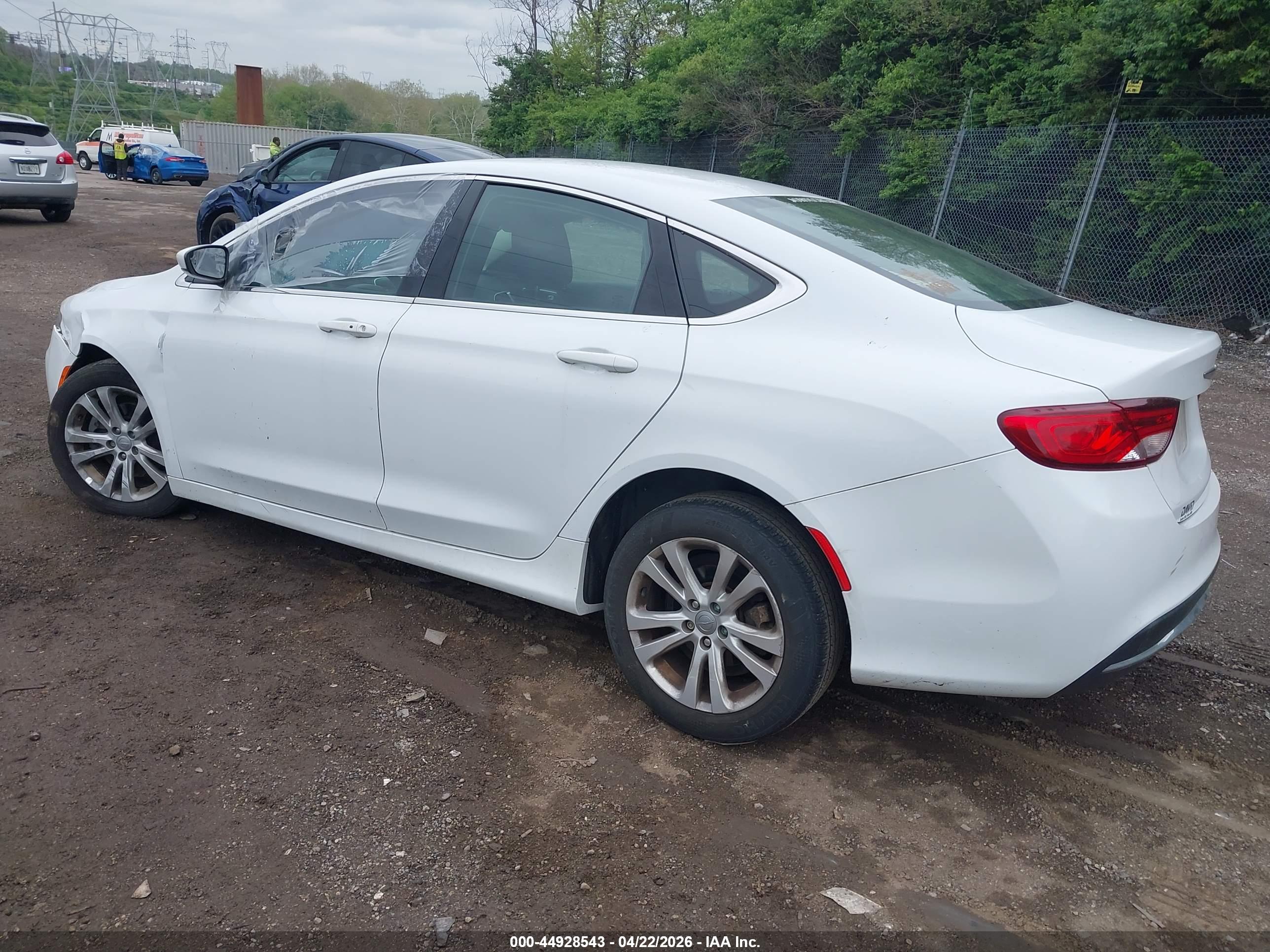 CHRYSLER 200 image 3