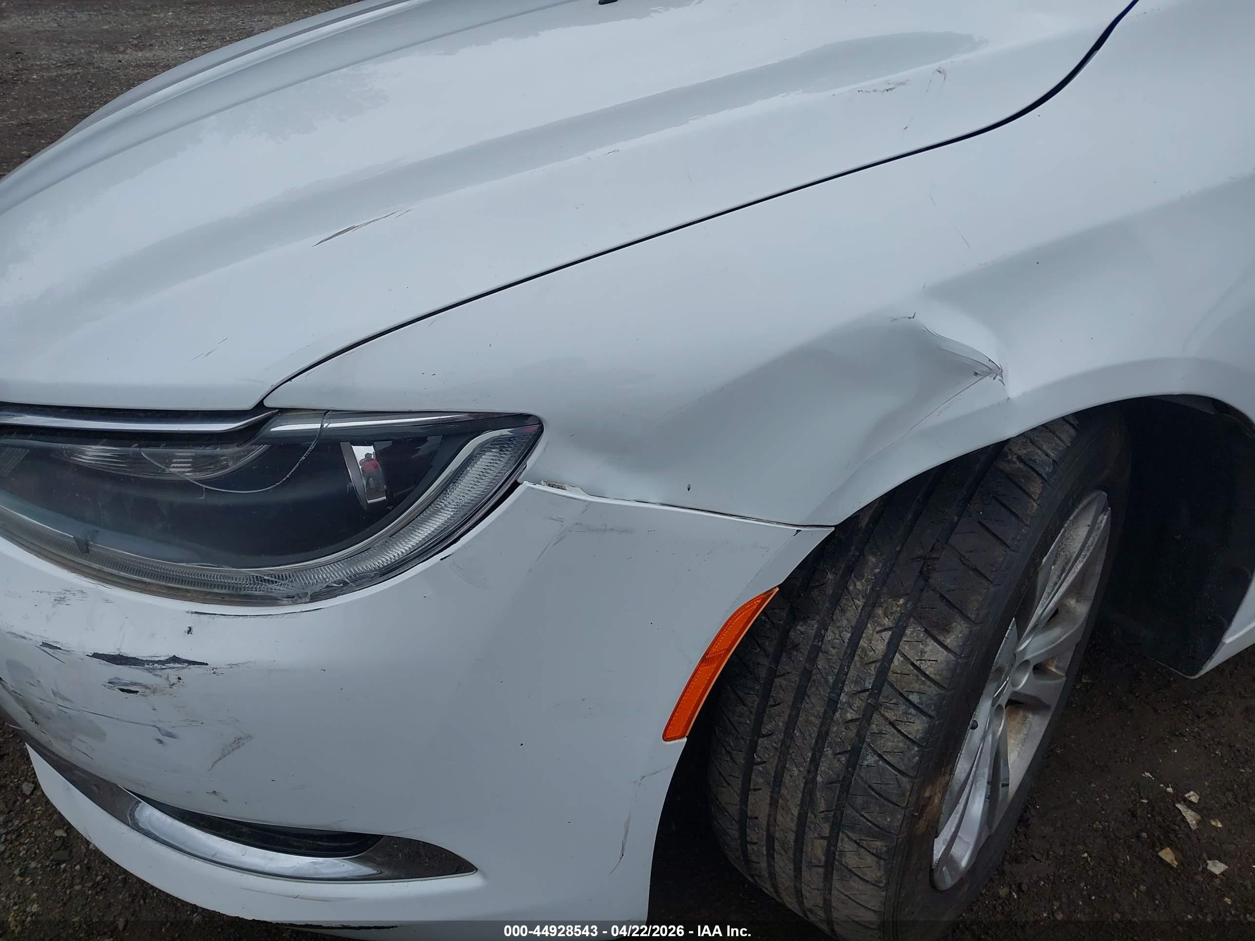 CHRYSLER 200 image 6