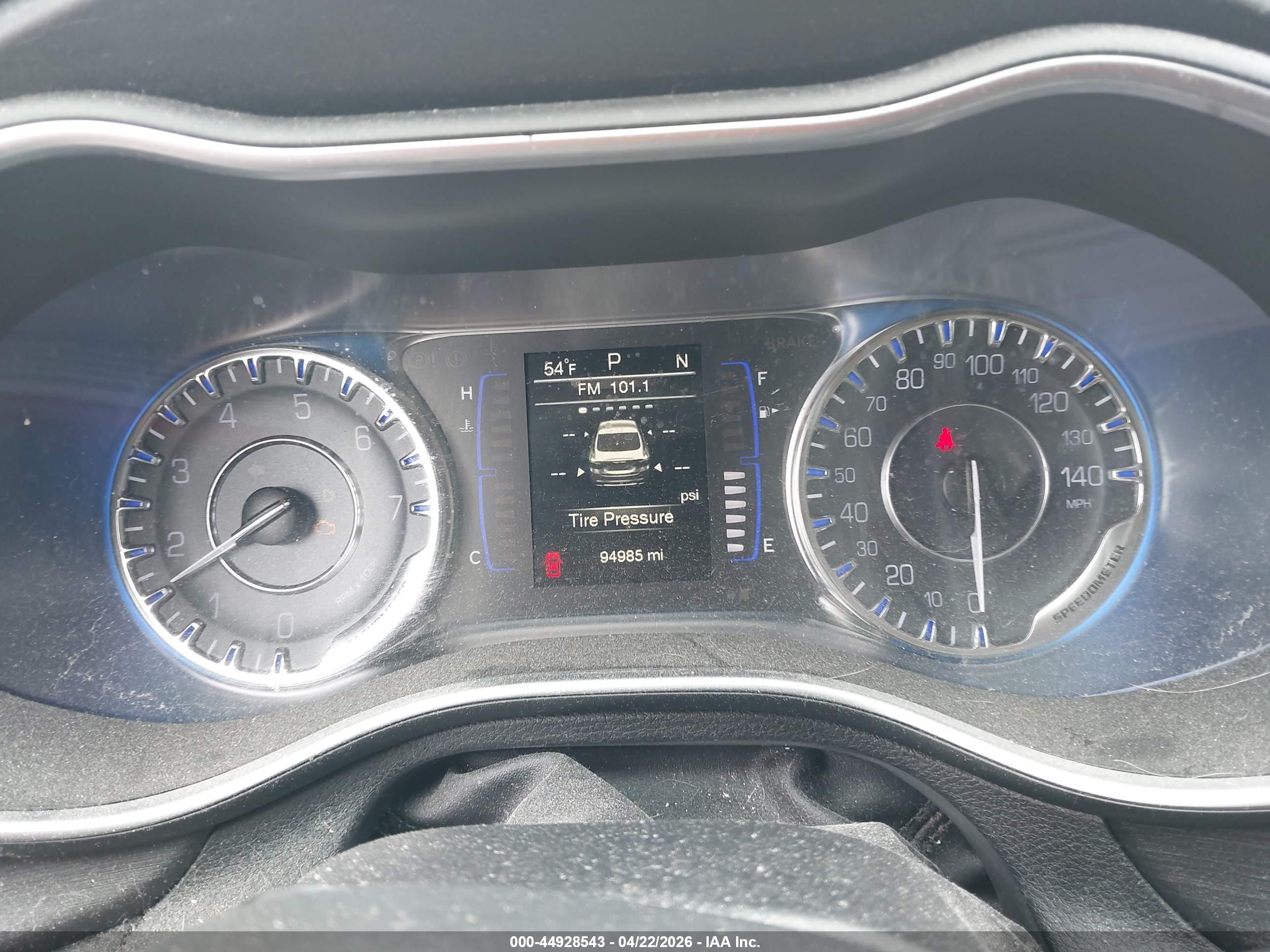 CHRYSLER 200 image 7