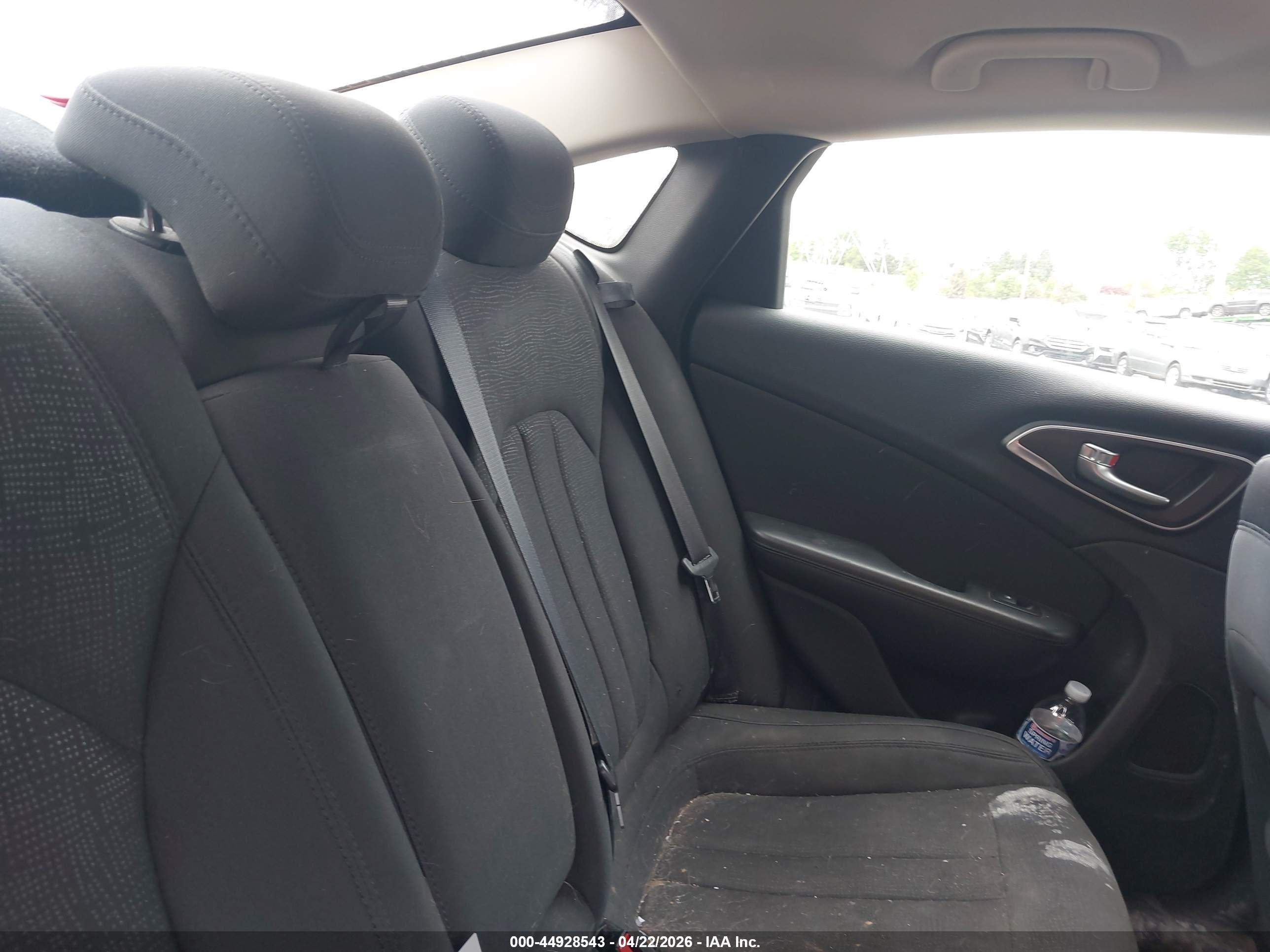 CHRYSLER 200 image 8