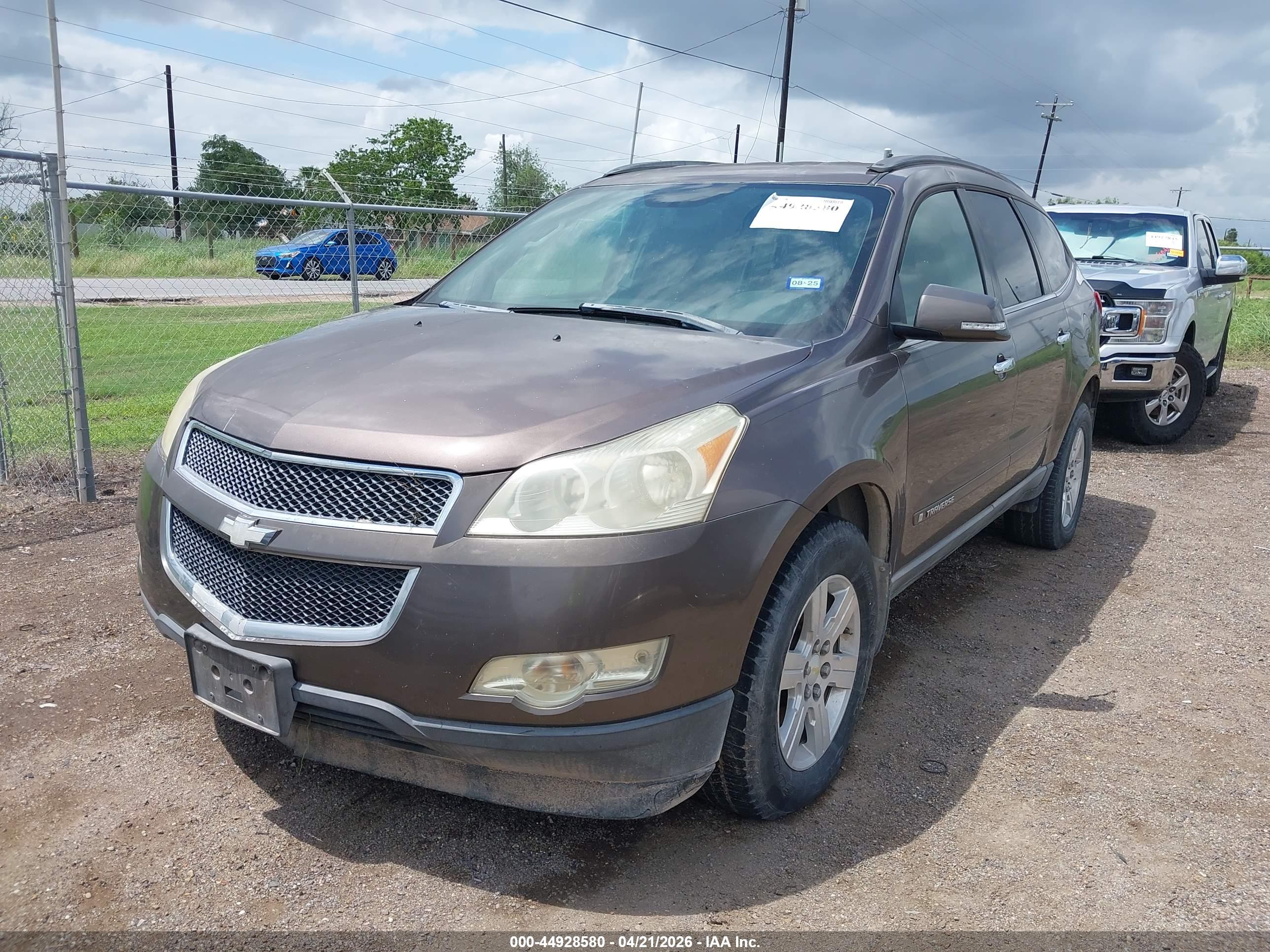 CHEVROLET TRAVERSE image 6