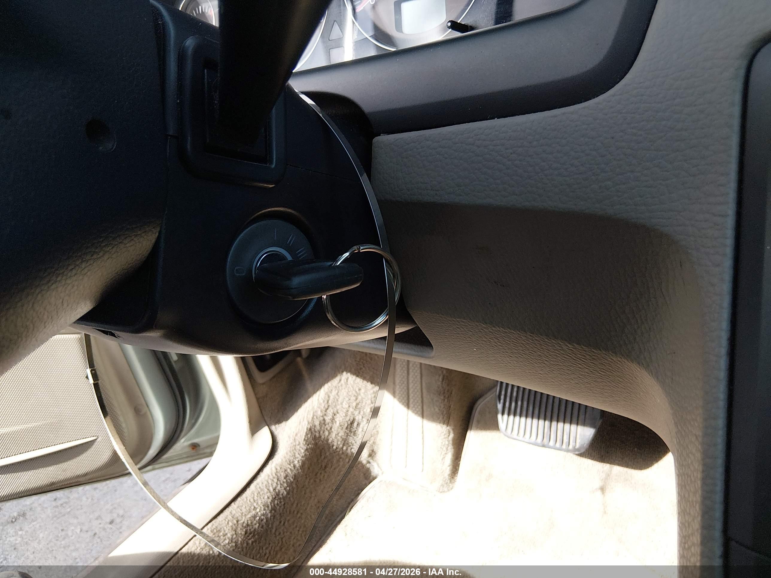 VOLVO XC70 image 11