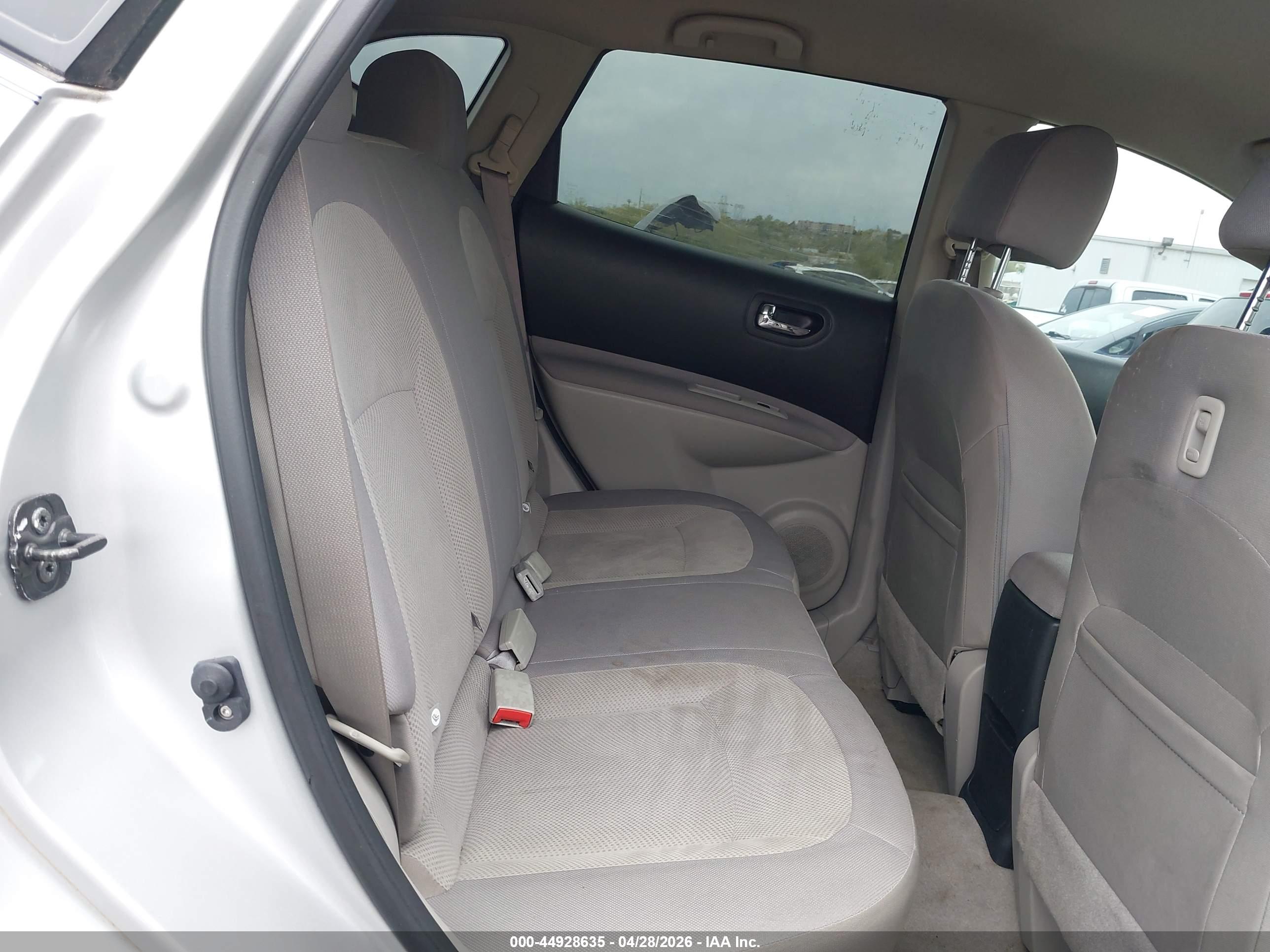 NISSAN ROGUE image 8