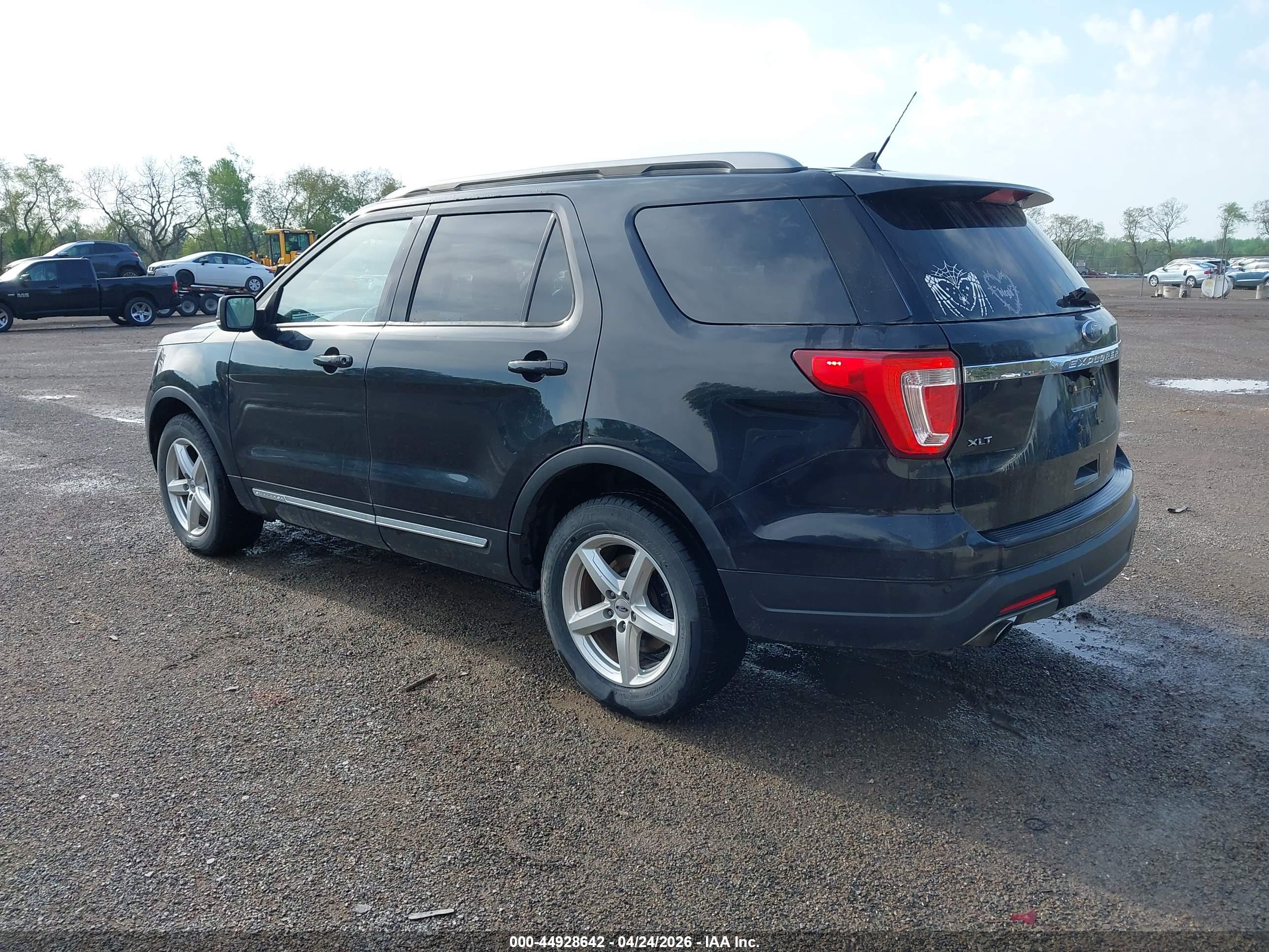 FORD EXPLORER image 3