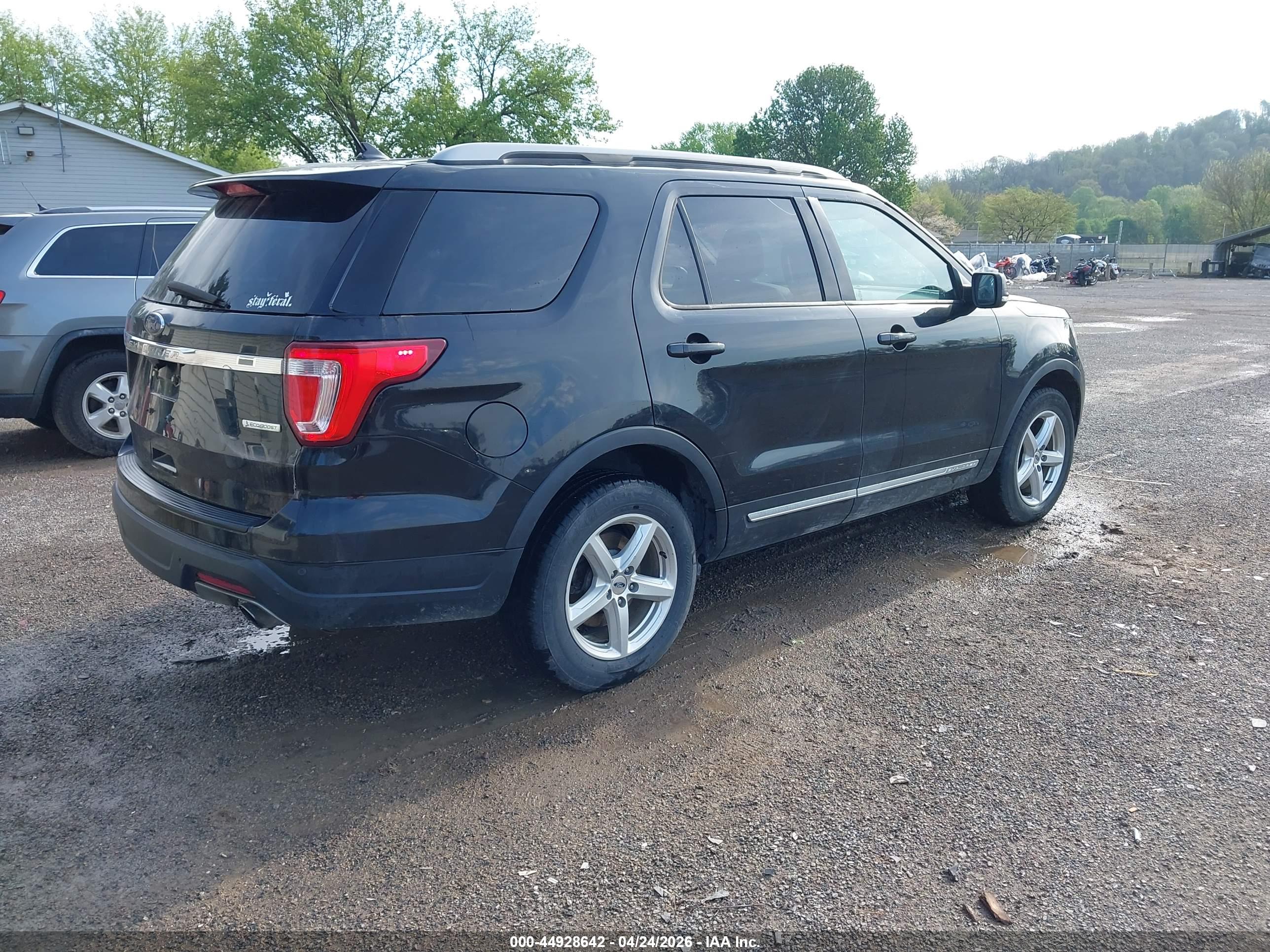FORD EXPLORER image 4