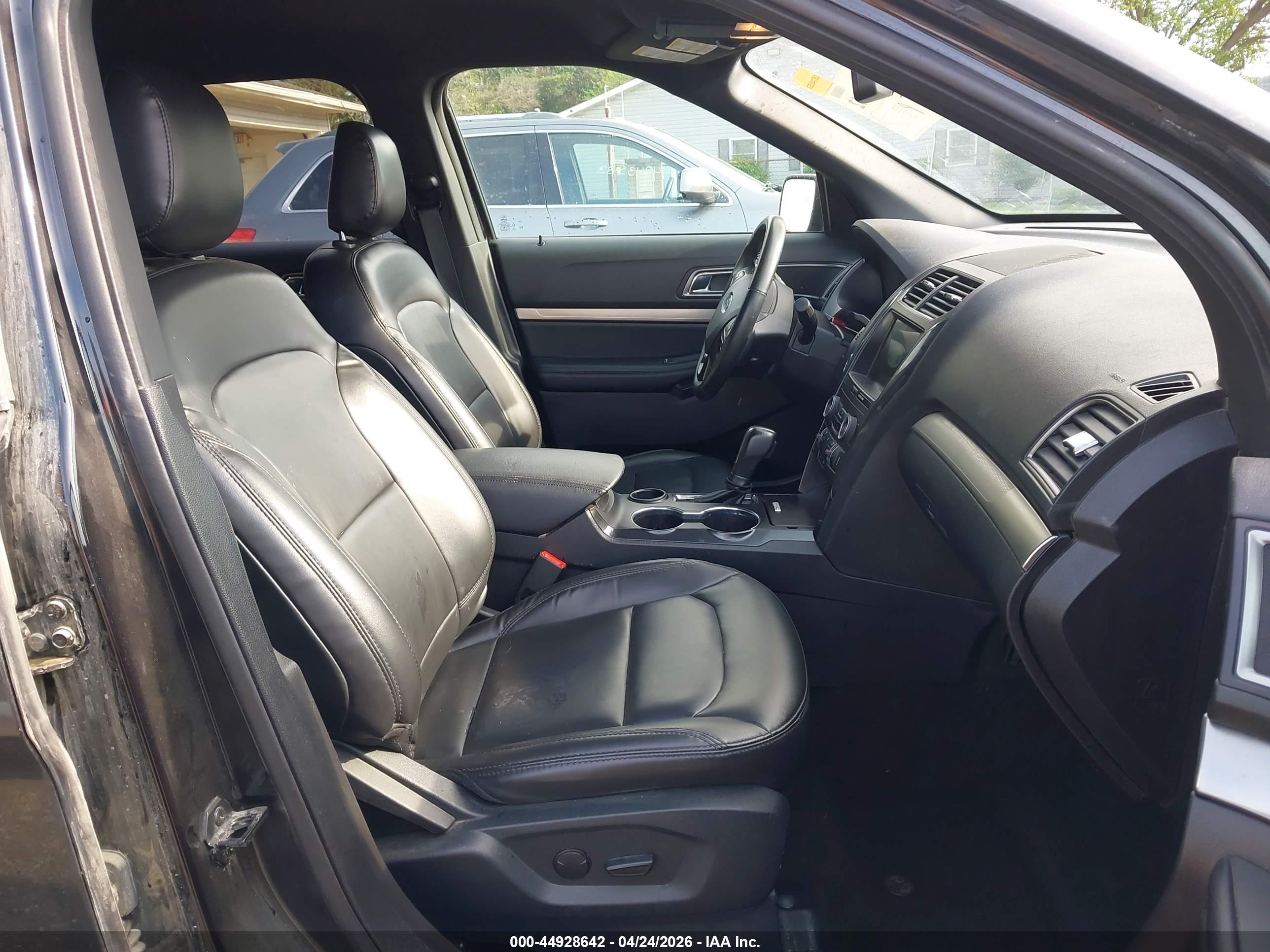 FORD EXPLORER image 5