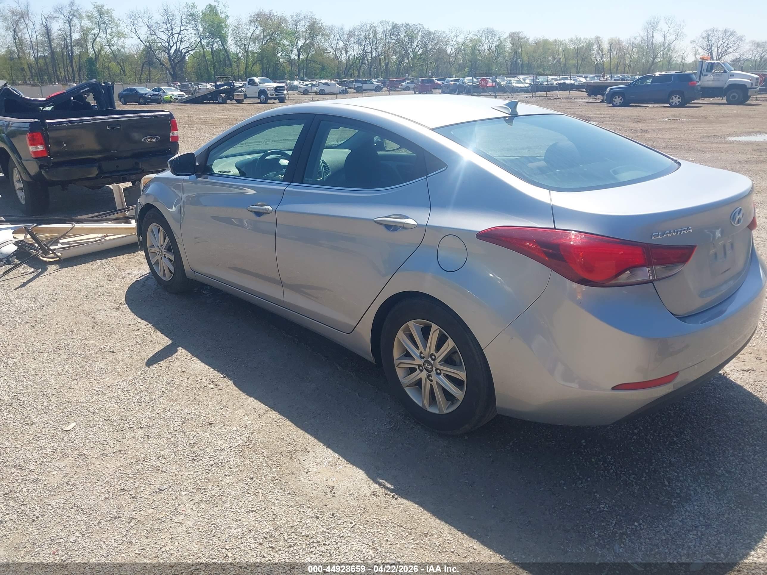 HYUNDAI ELANTRA image 3