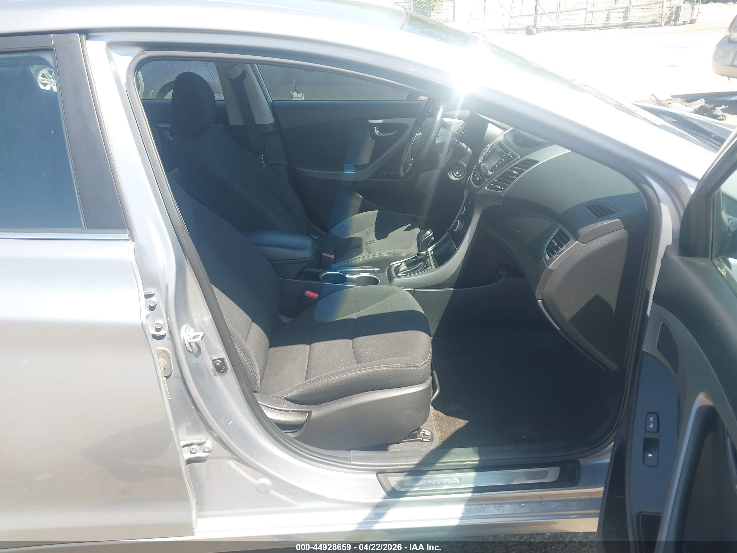 HYUNDAI ELANTRA image 5