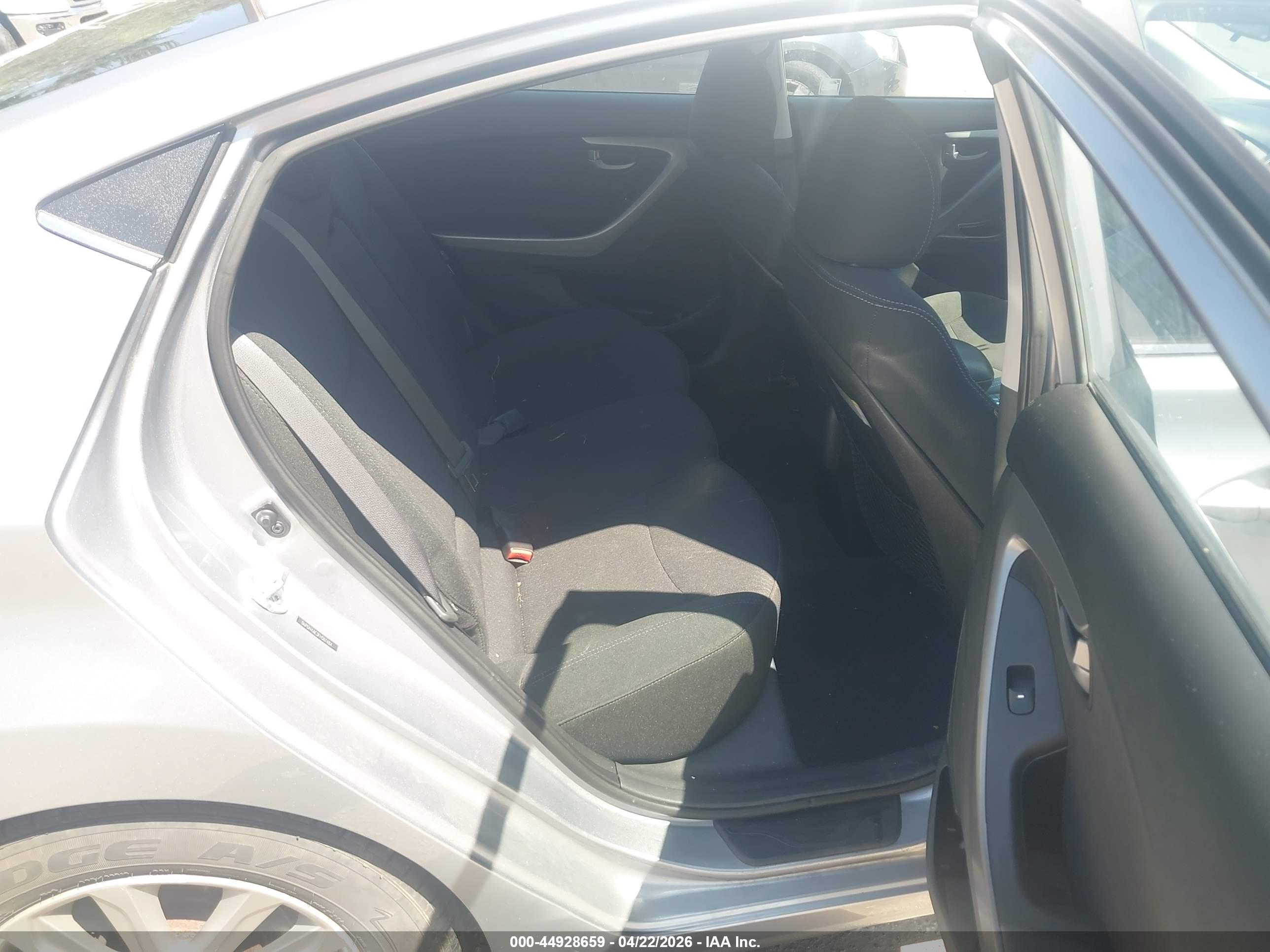 HYUNDAI ELANTRA image 8