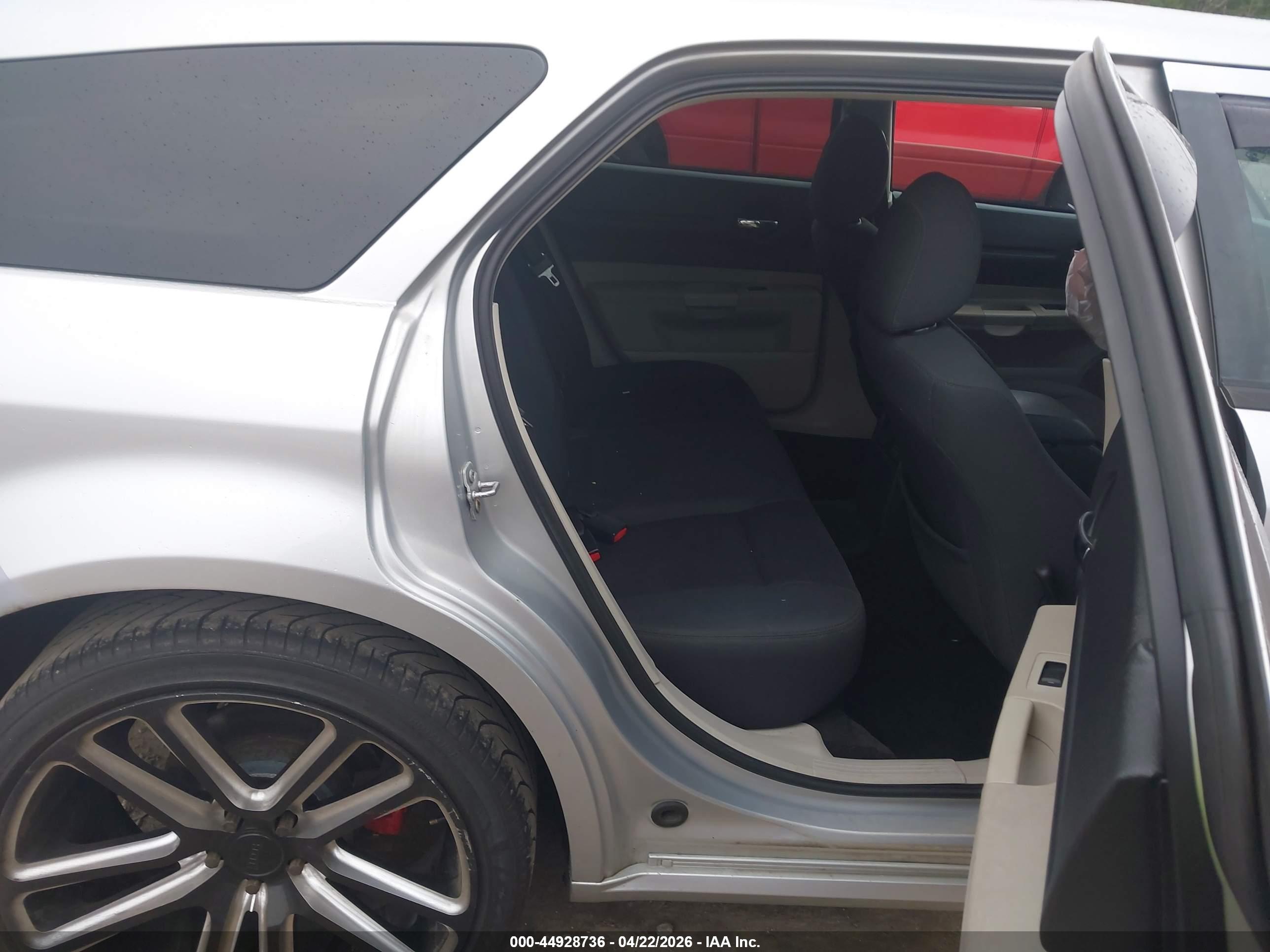 DODGE MAGNUM image 8