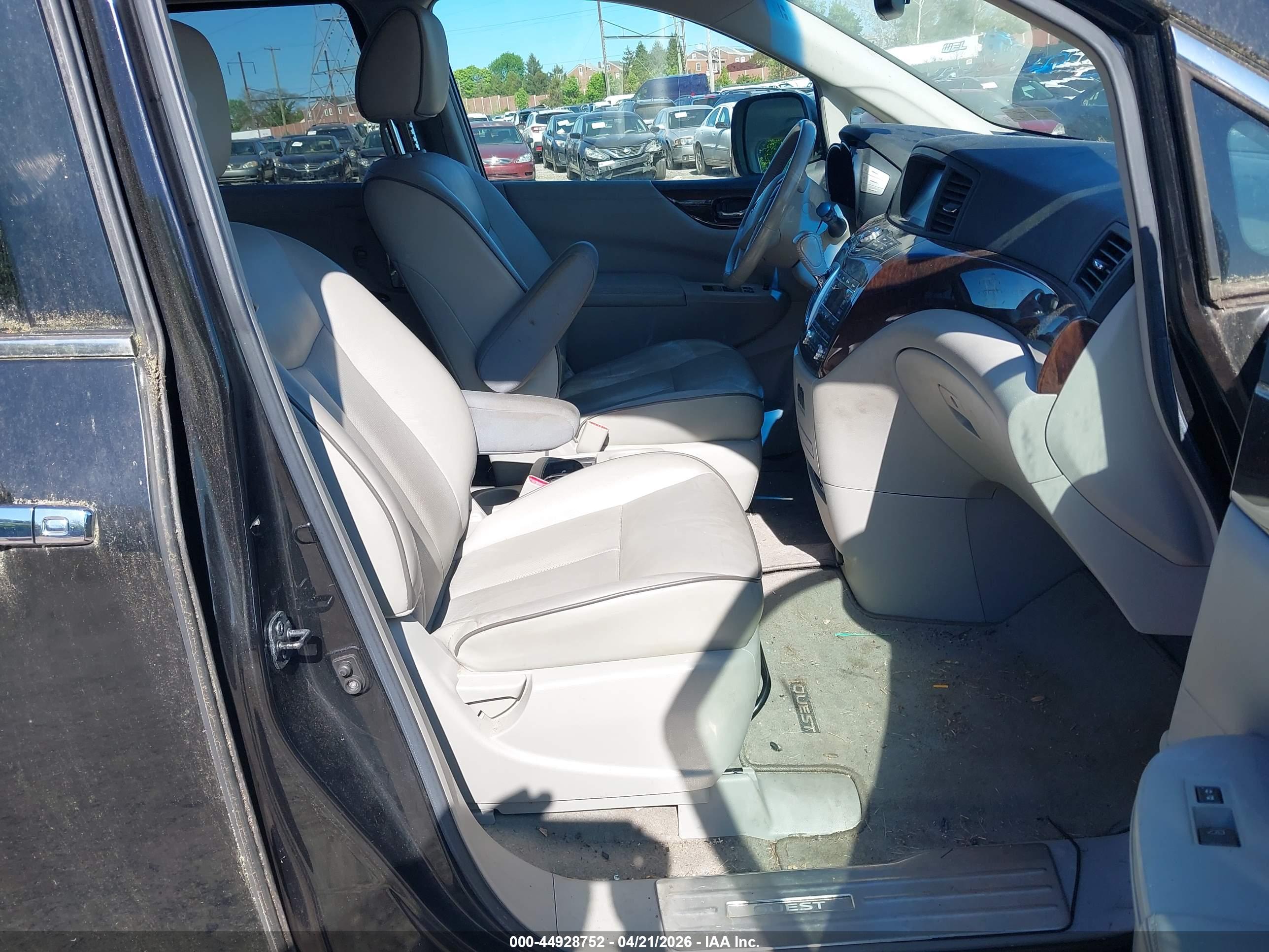 NISSAN QUEST image 5