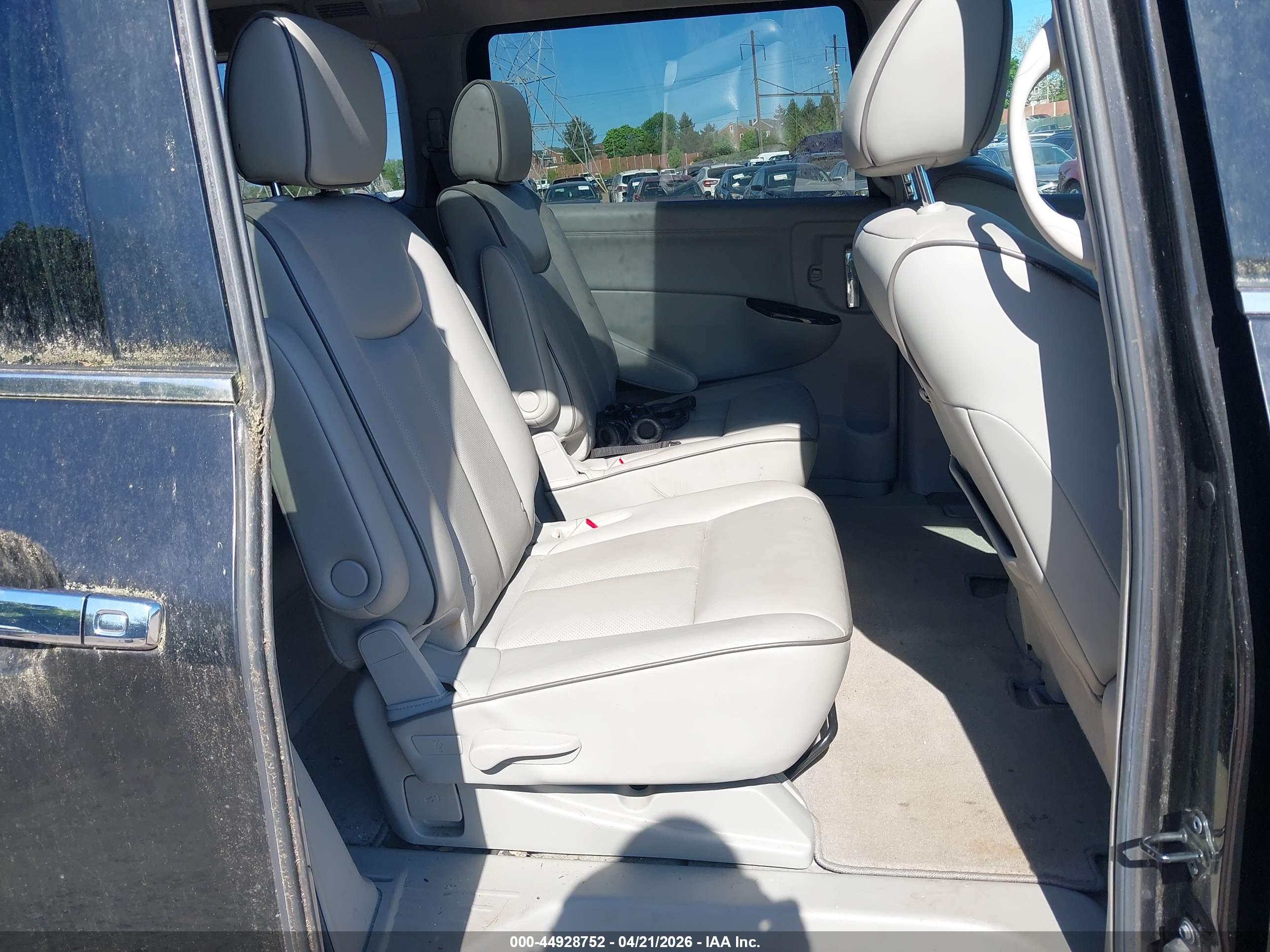NISSAN QUEST image 8