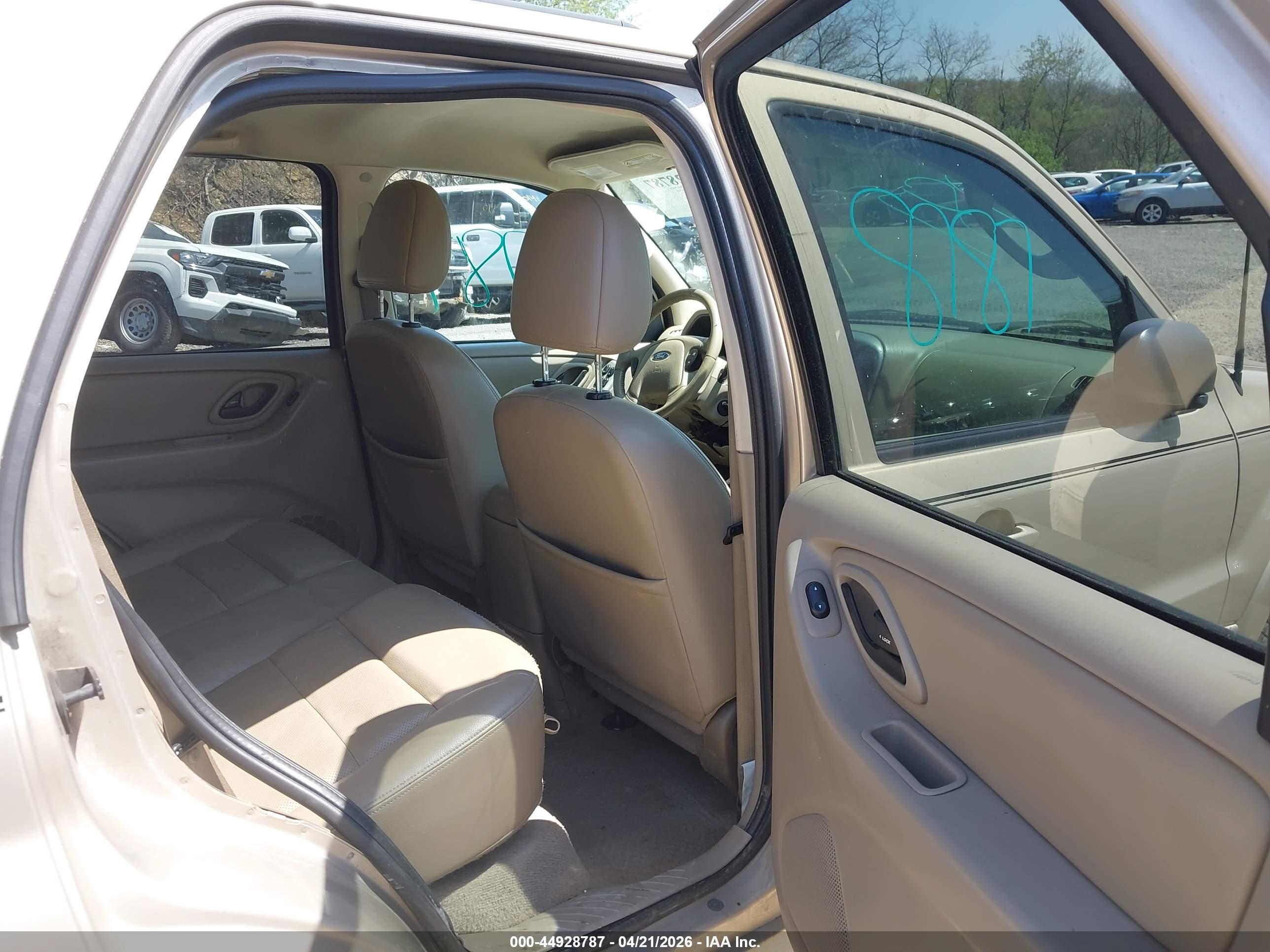 FORD ESCAPE image 8
