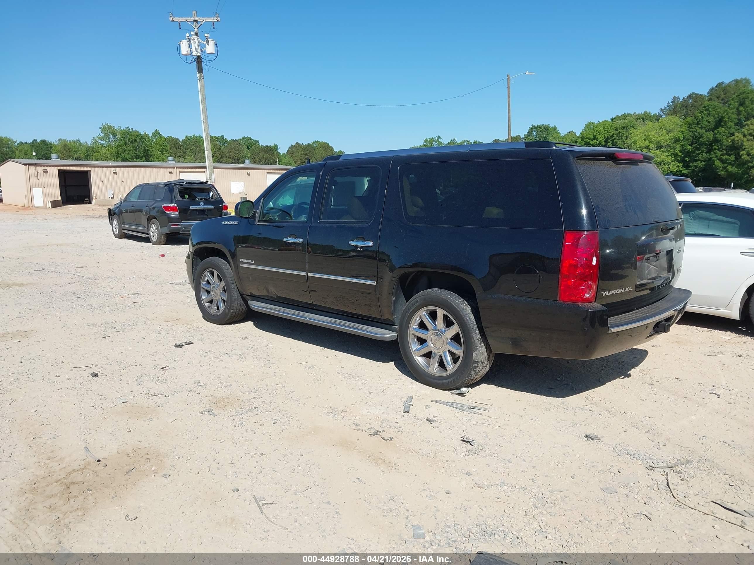 GMC YUKON image 3