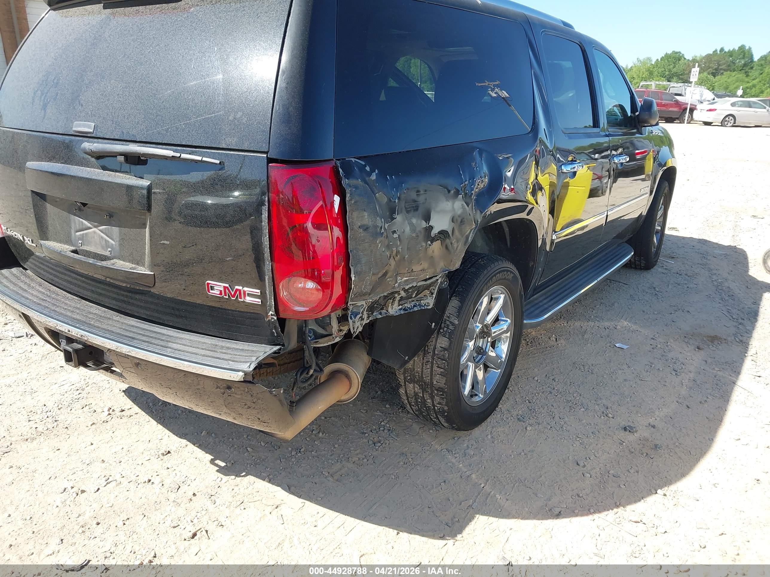 GMC YUKON image 6