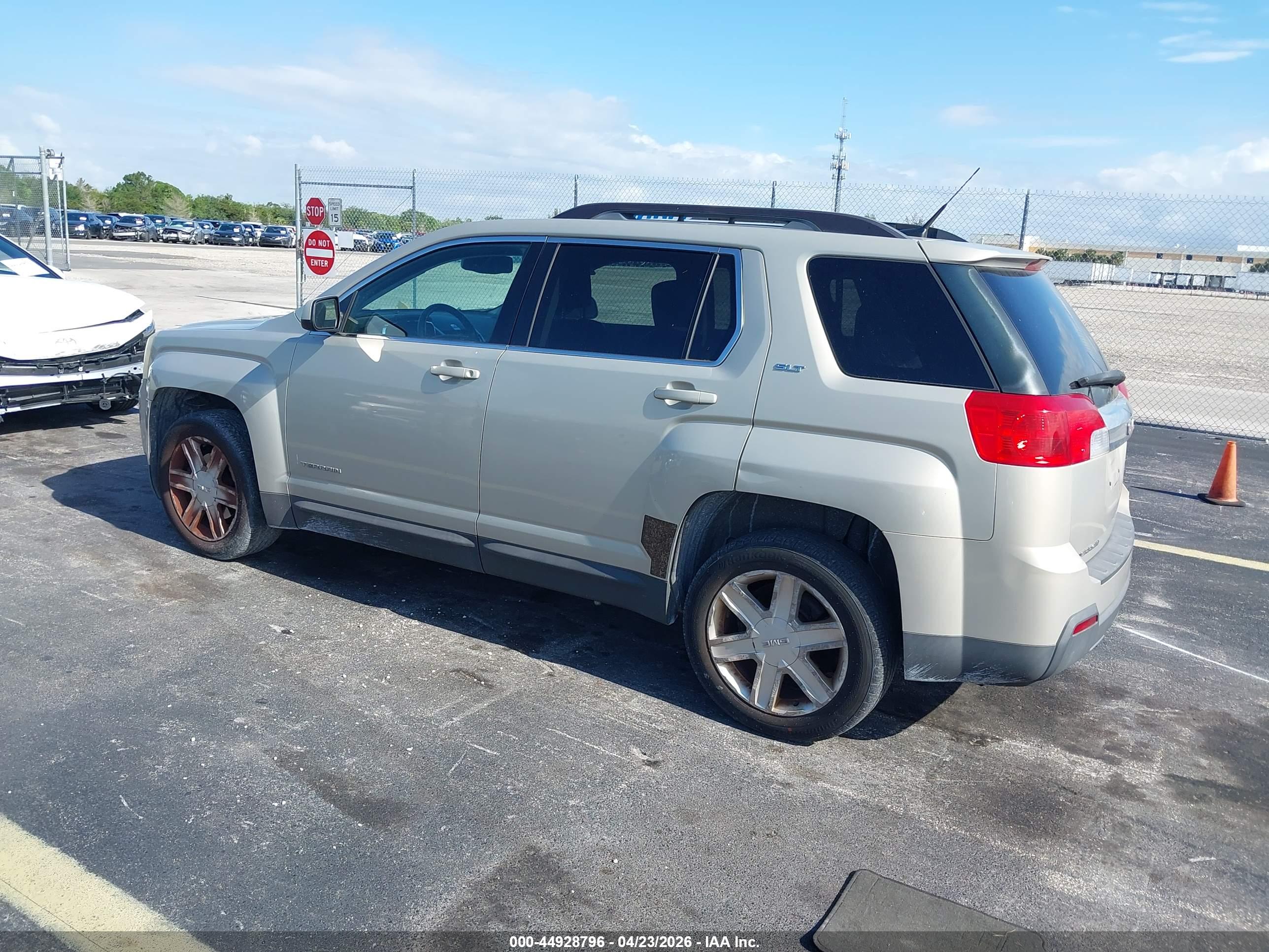 GMC TERRAIN image 3