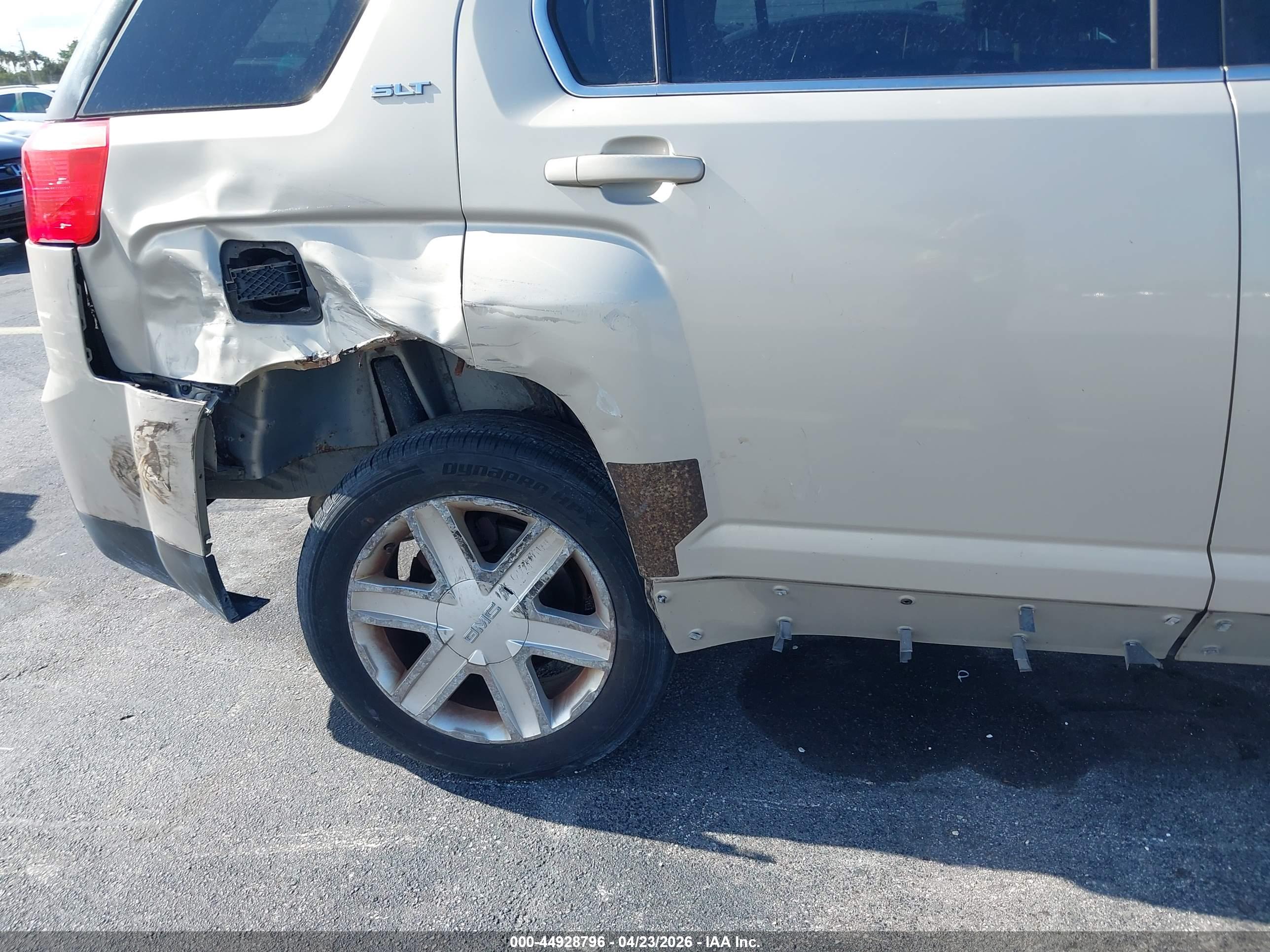GMC TERRAIN image 6