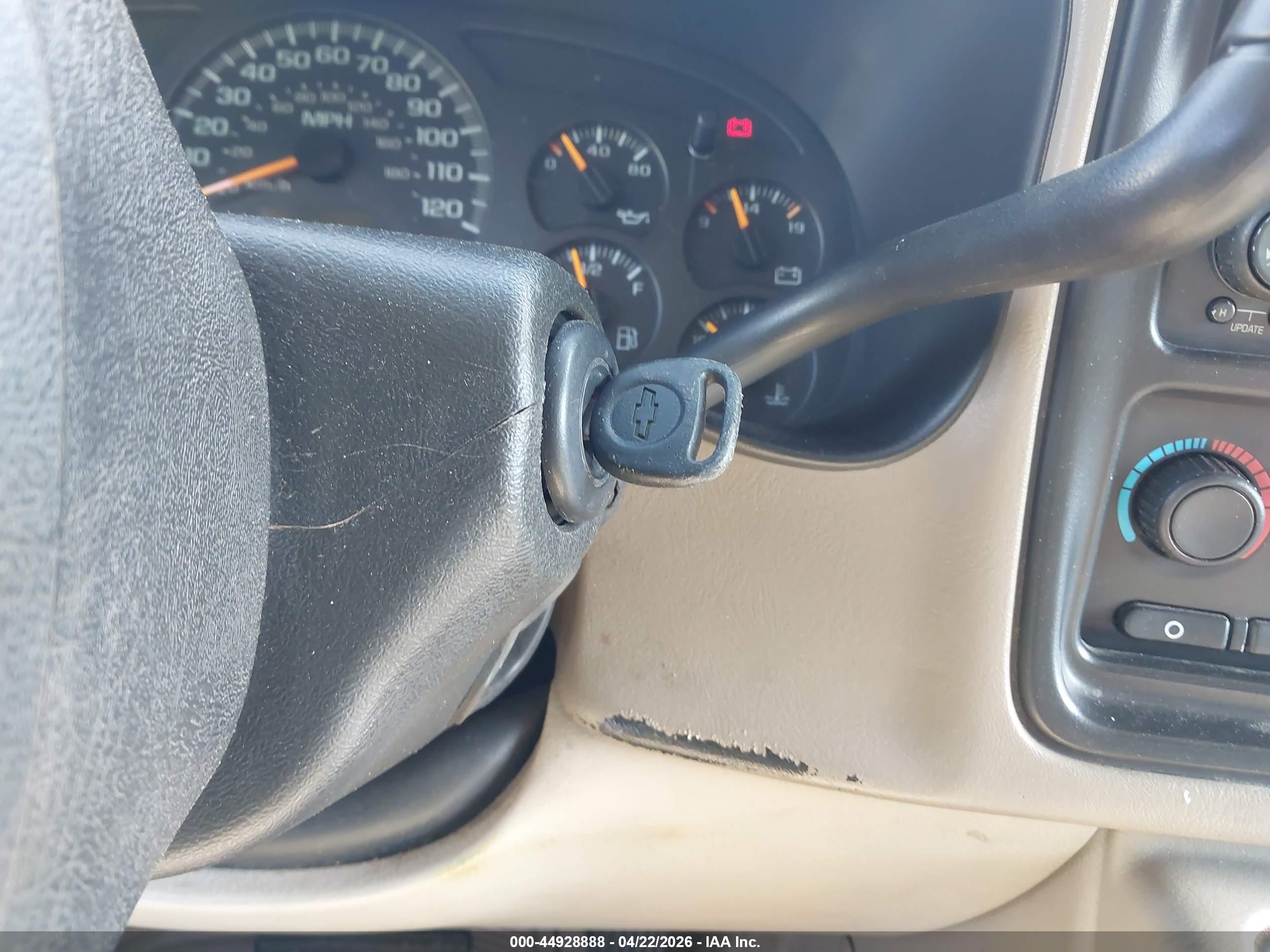 CHEVROLET SUBURBAN image 11