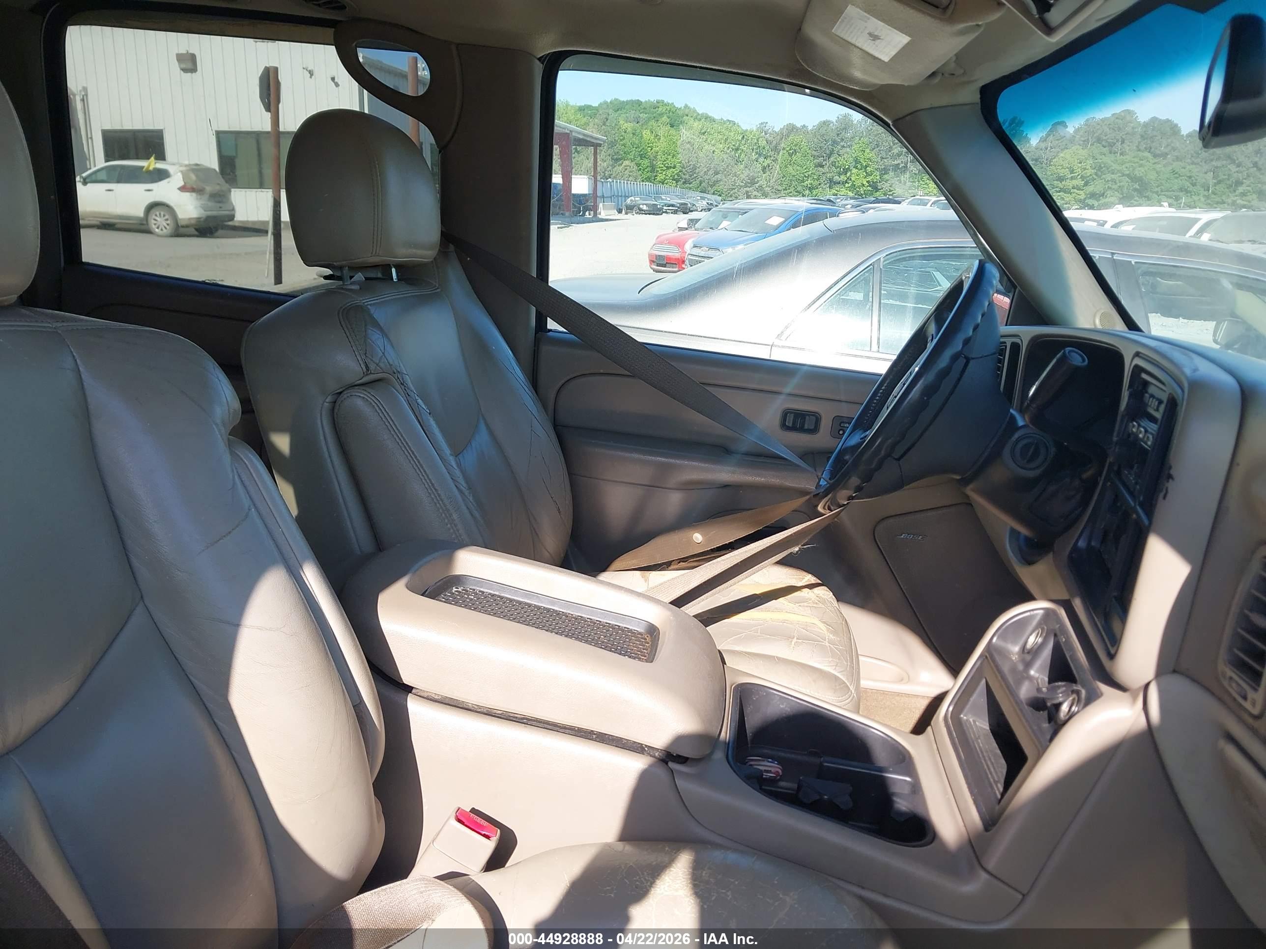 CHEVROLET SUBURBAN image 5