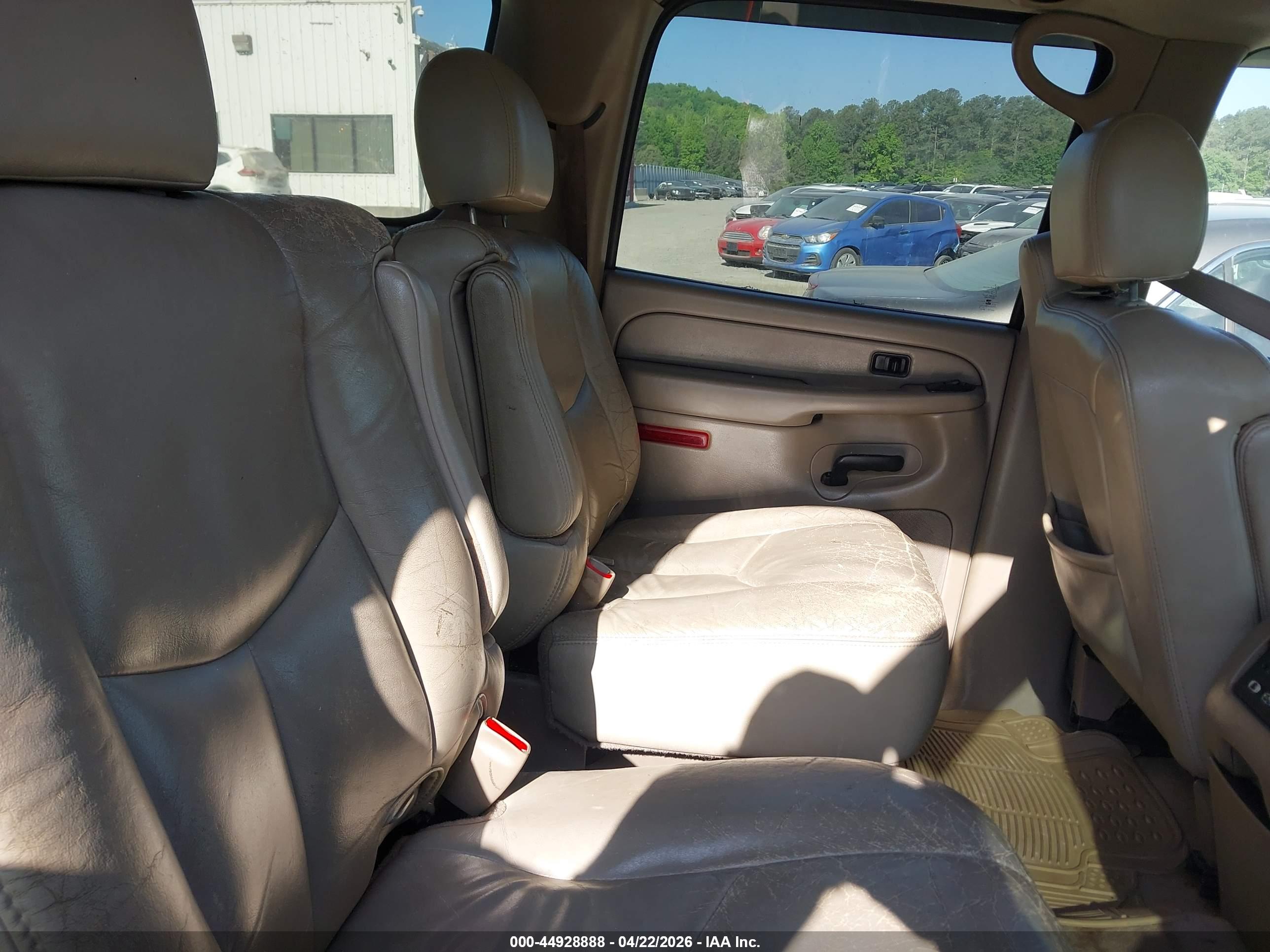 CHEVROLET SUBURBAN image 8