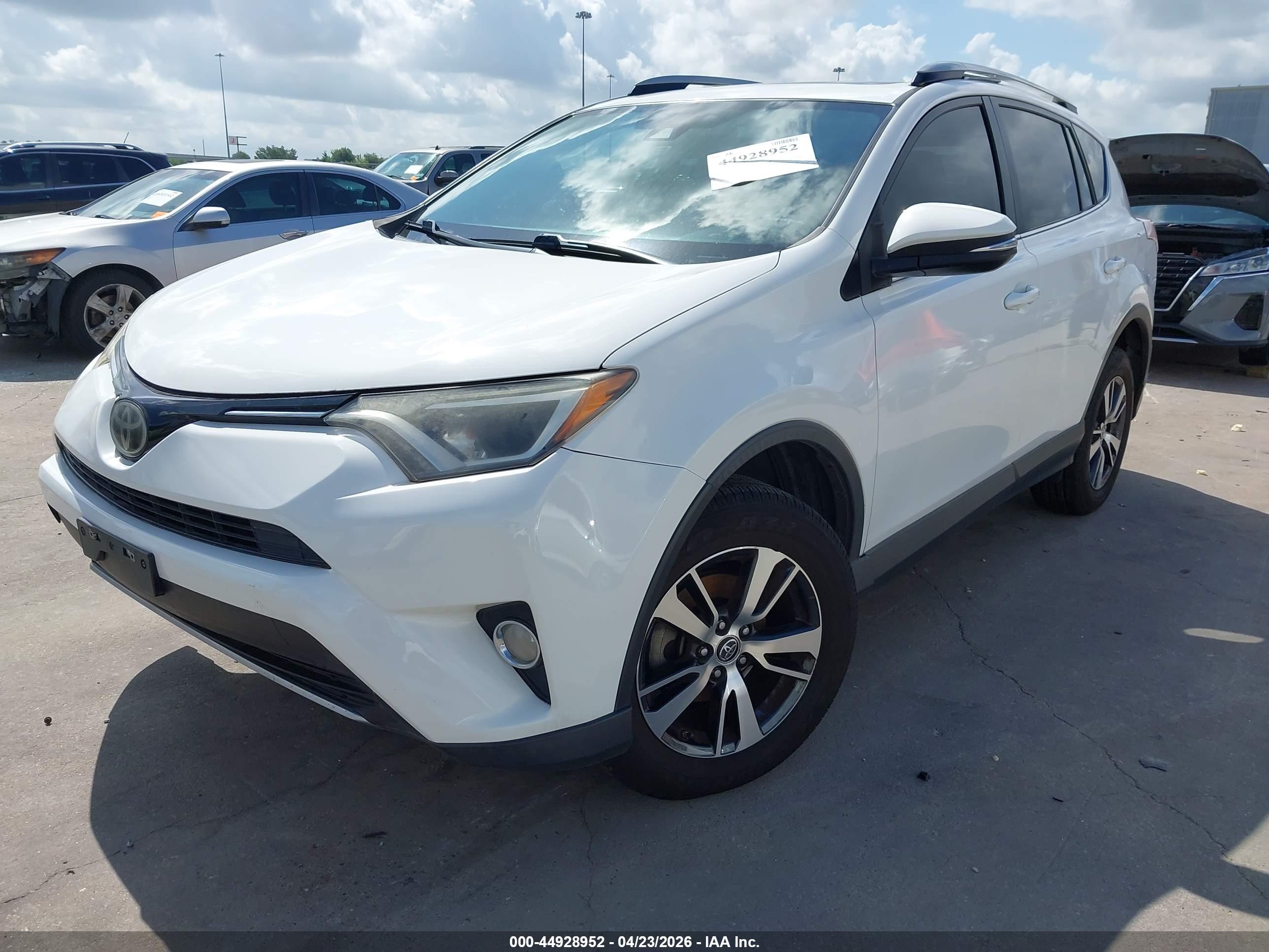 TOYOTA RAV4 image 2