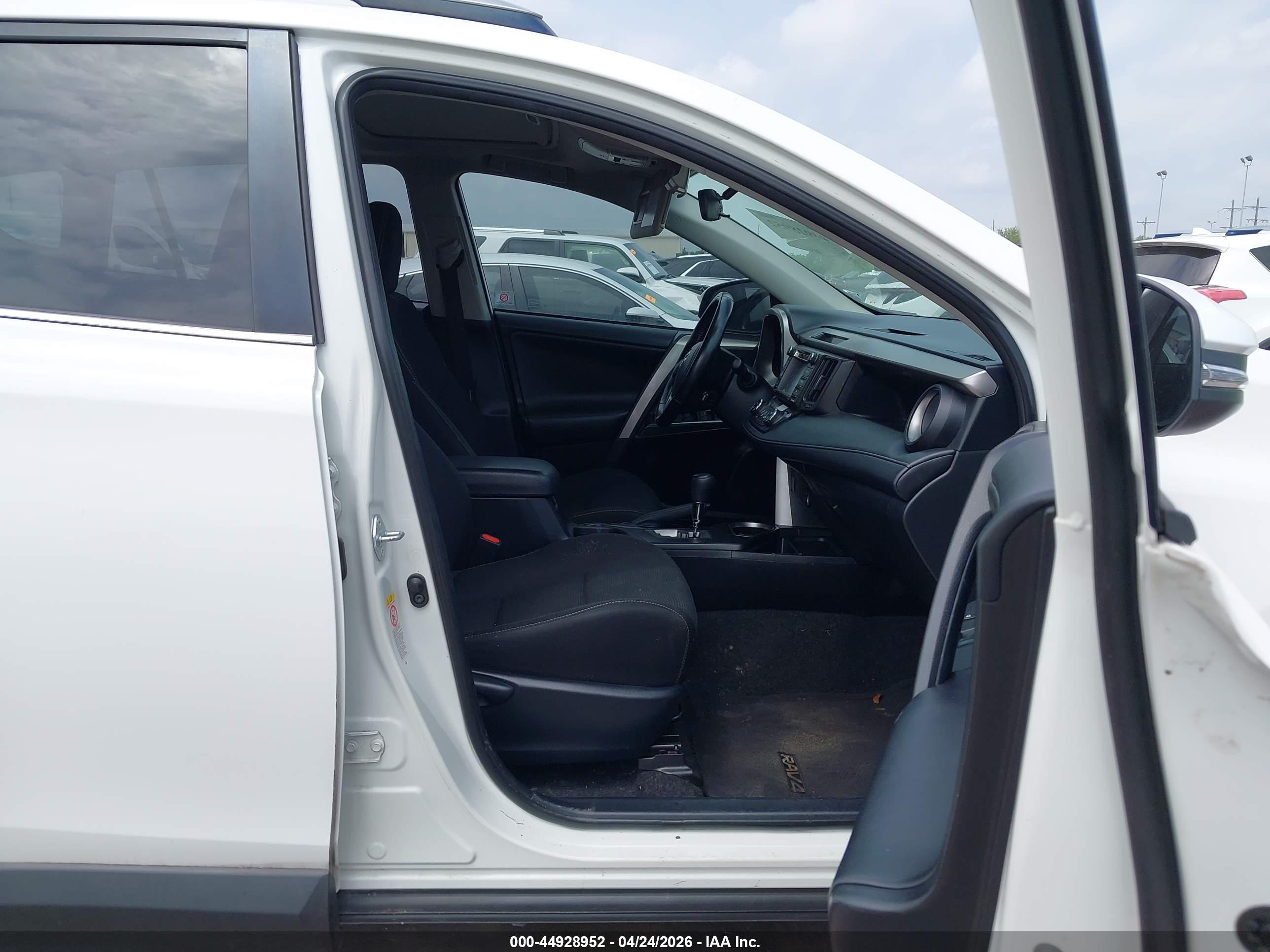 TOYOTA RAV4 image 5