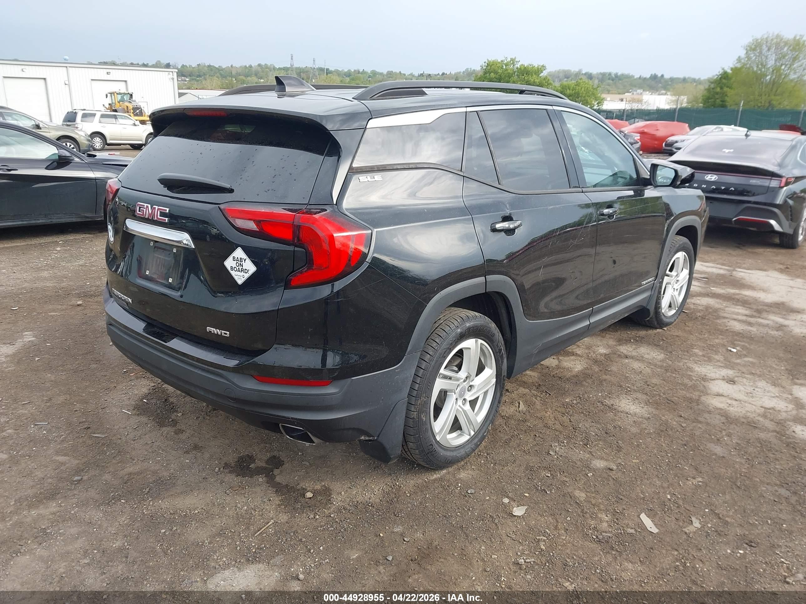 GMC TERRAIN image 4