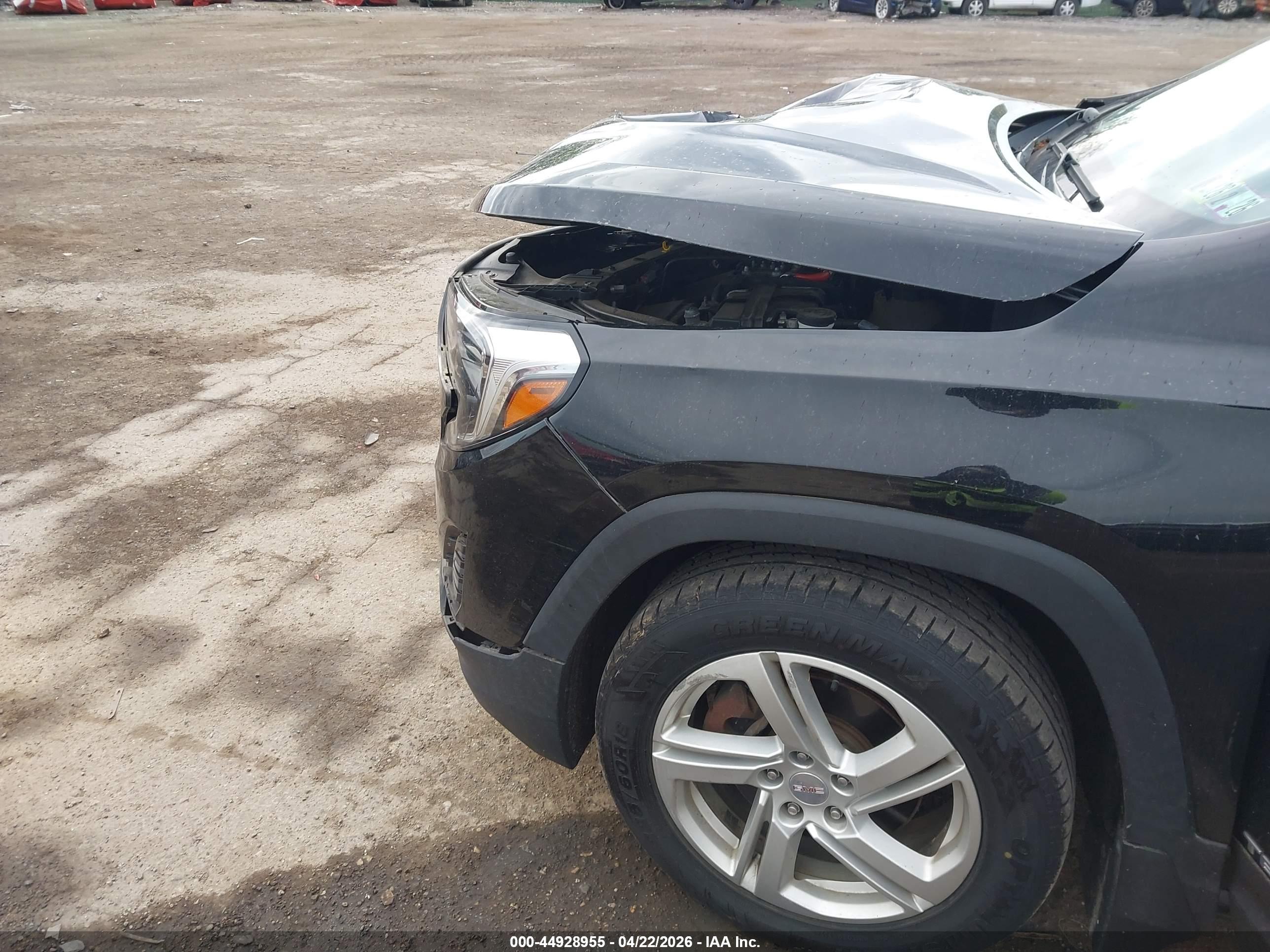 GMC TERRAIN image 6