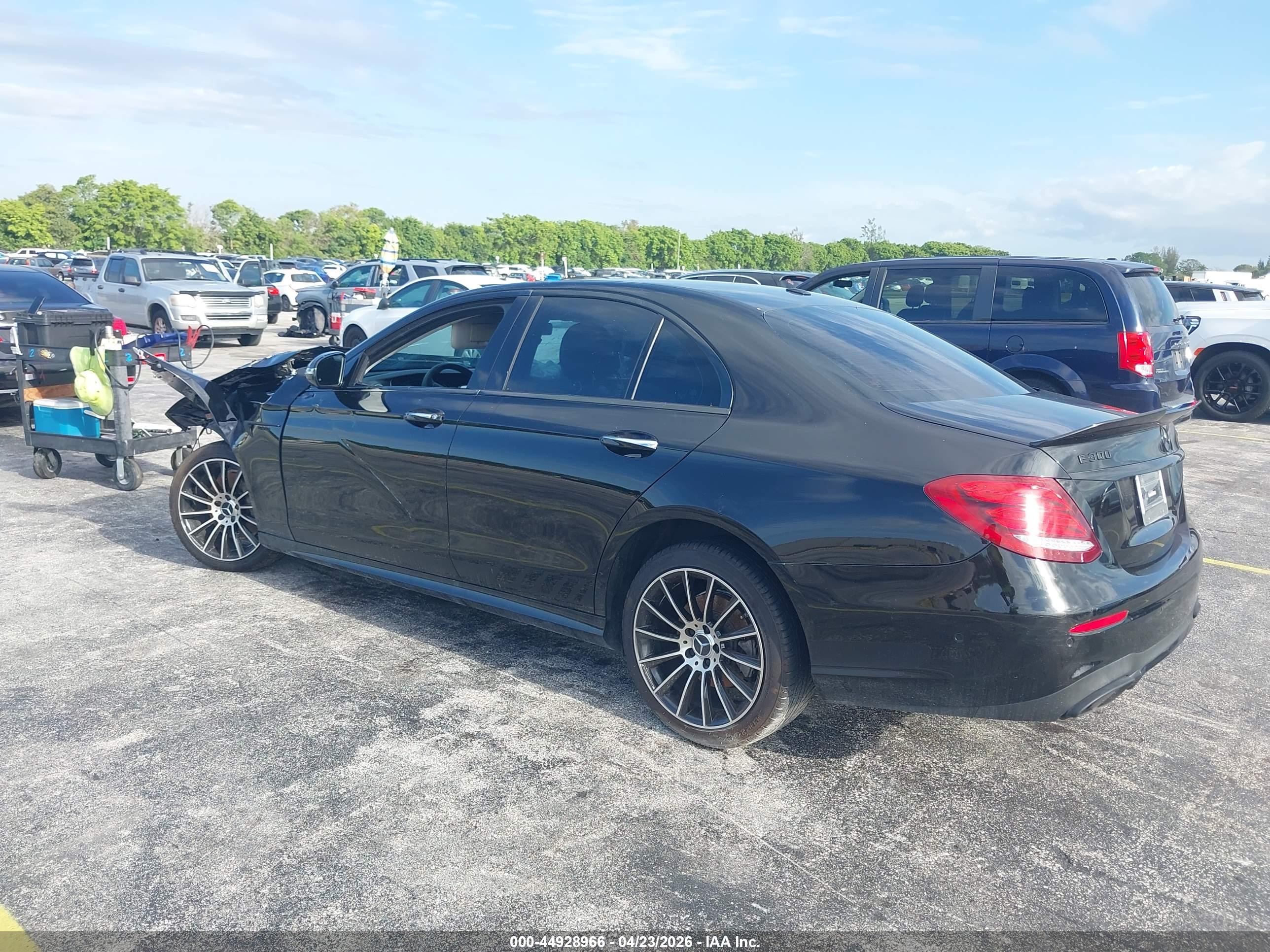 MERCEDES-BENZ E image 3