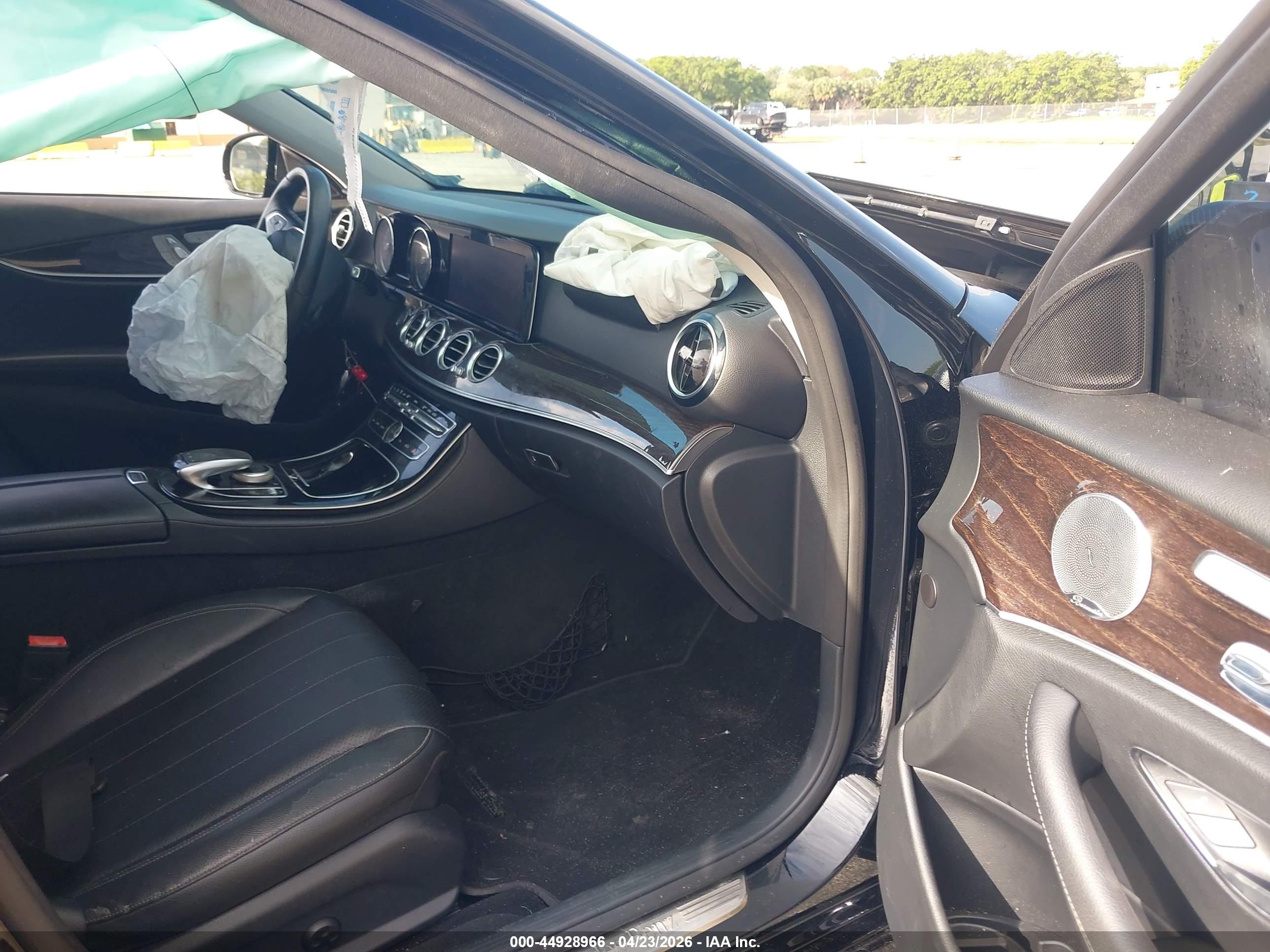 MERCEDES-BENZ E image 5