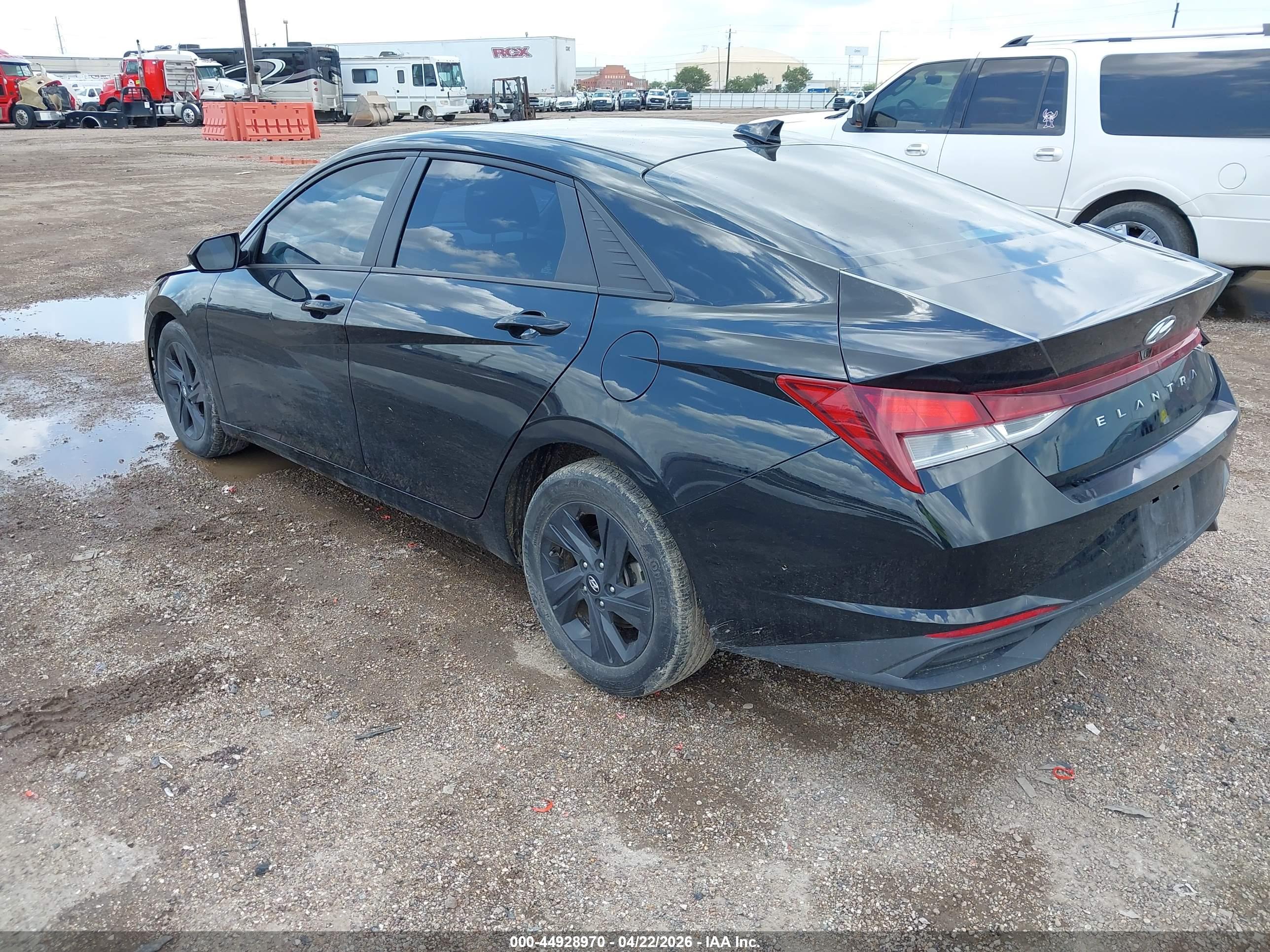 HYUNDAI ELANTRA image 3