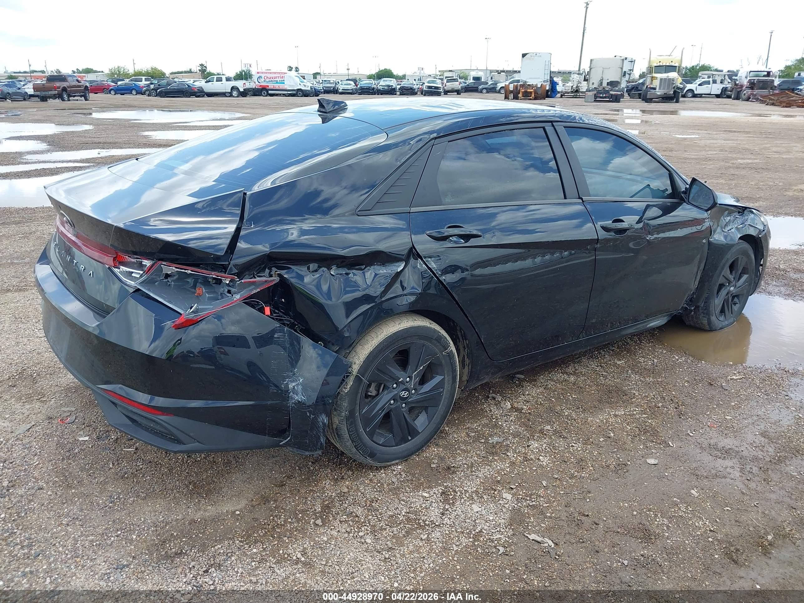 HYUNDAI ELANTRA image 4