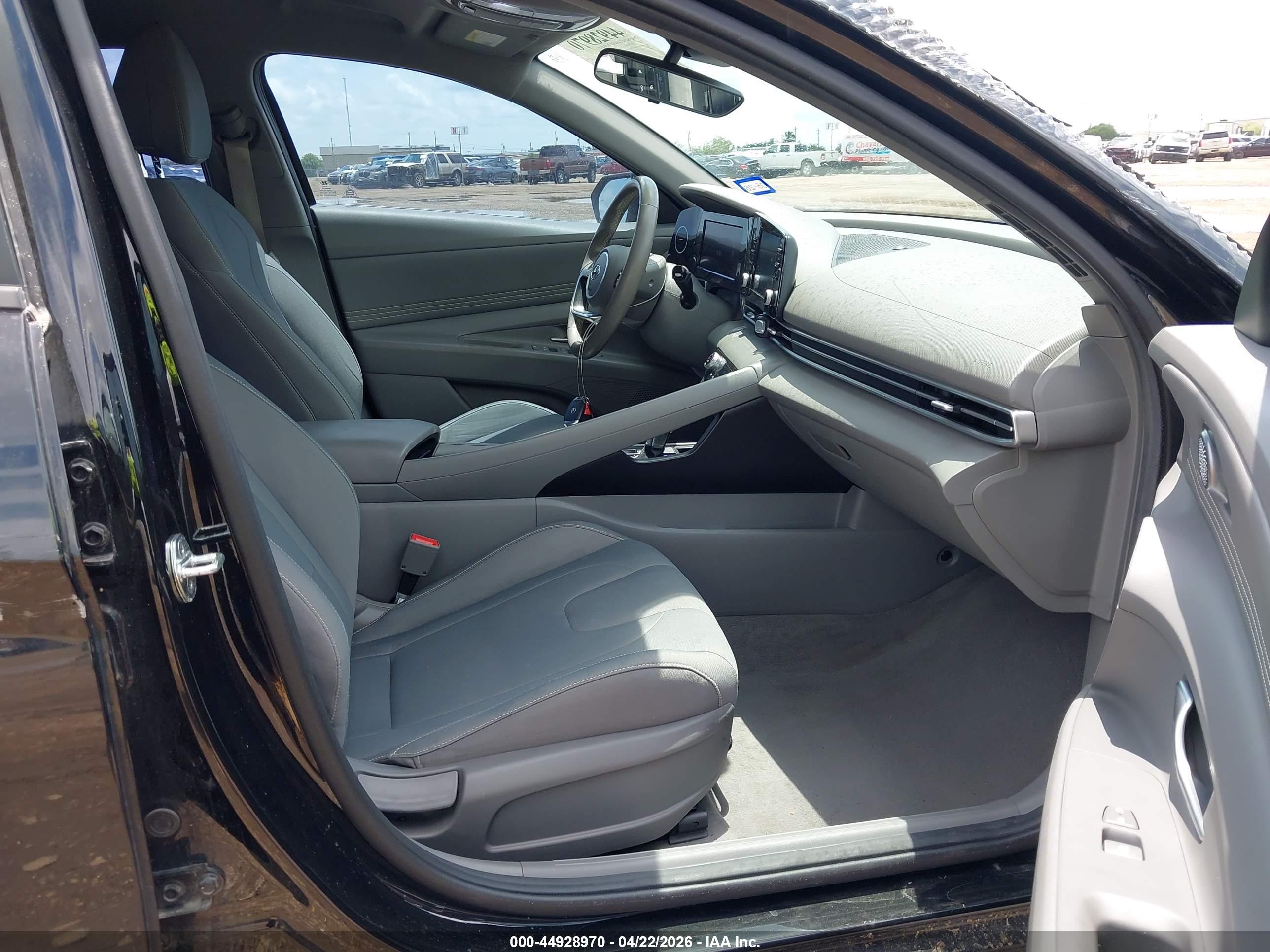HYUNDAI ELANTRA image 5