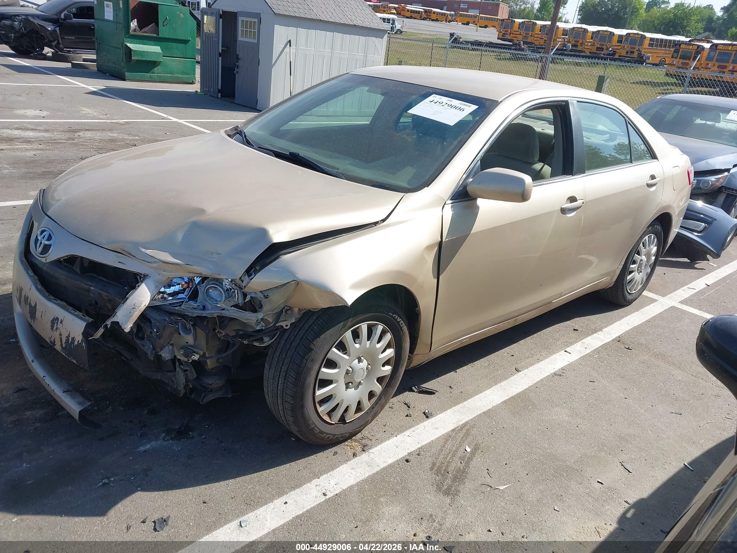 TOYOTA CAMRY image 2