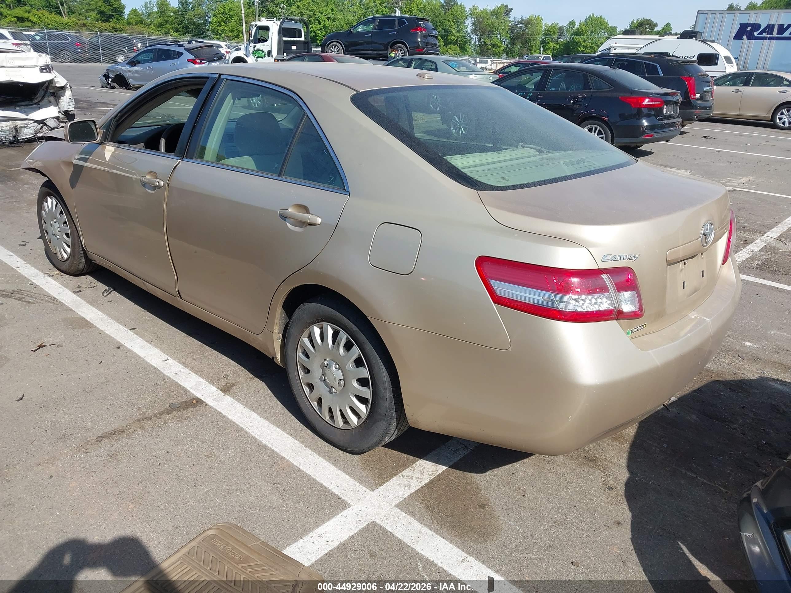 TOYOTA CAMRY image 3