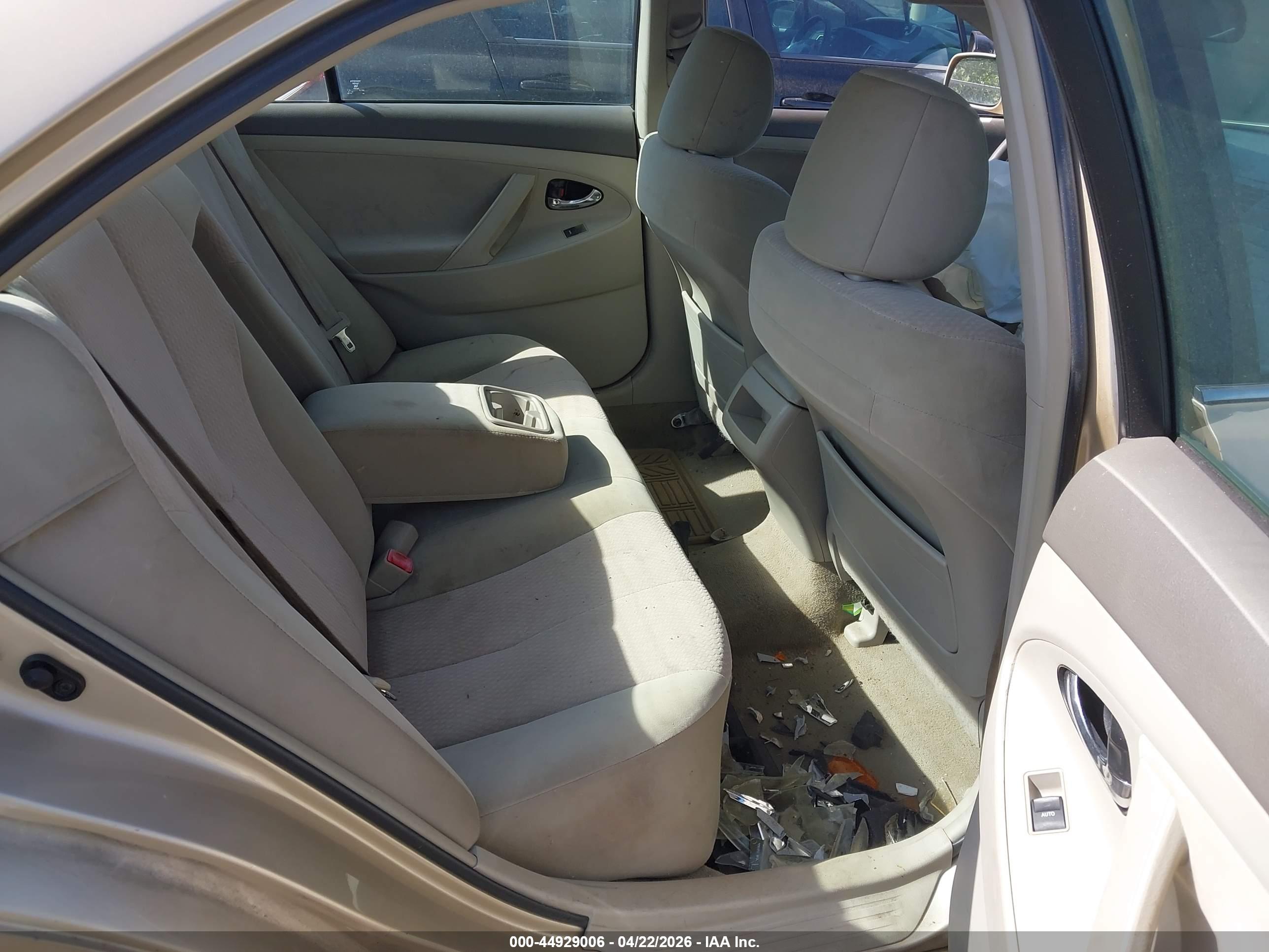 TOYOTA CAMRY image 8