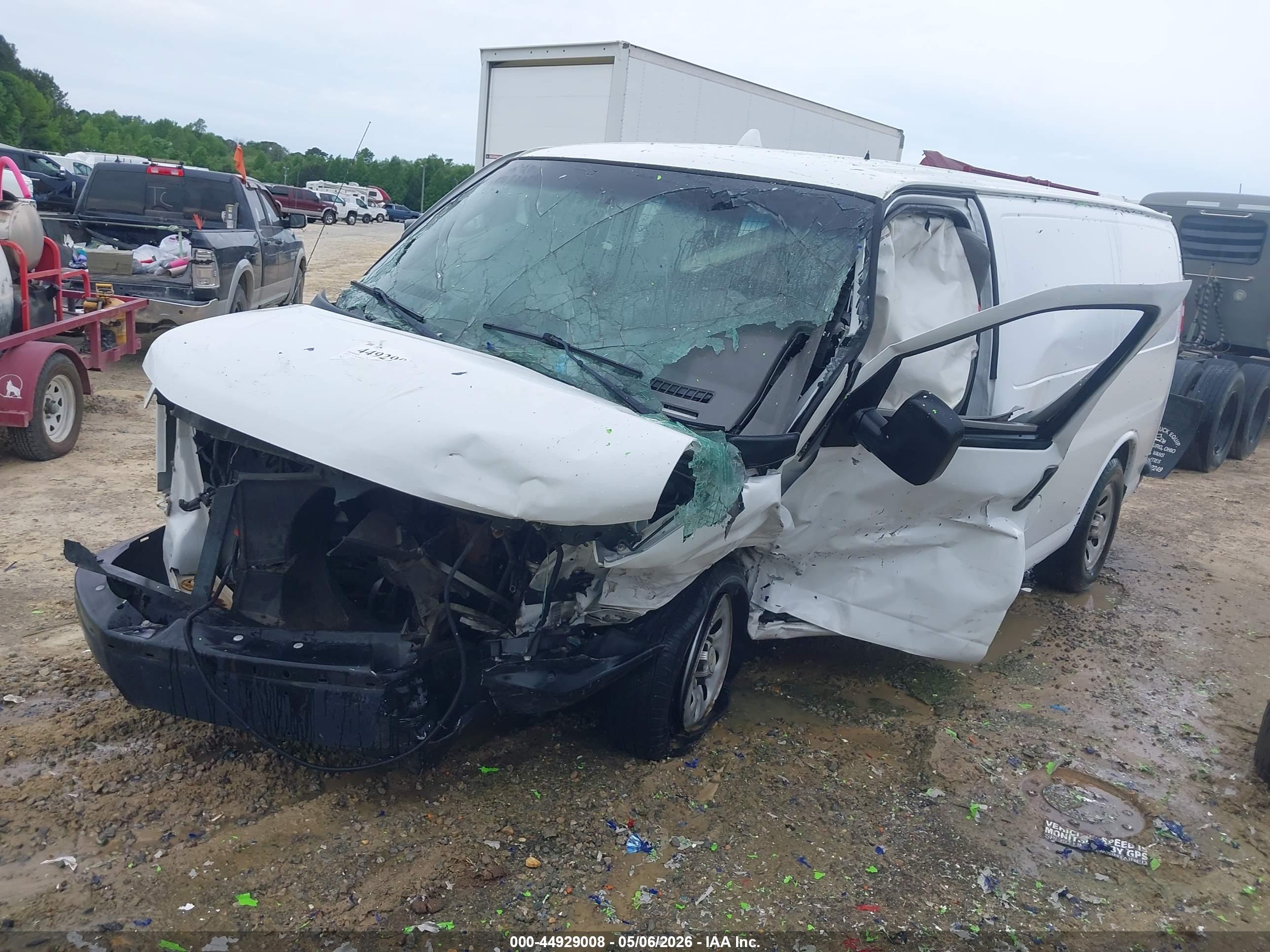 CHEVROLET EXPRESS image 2