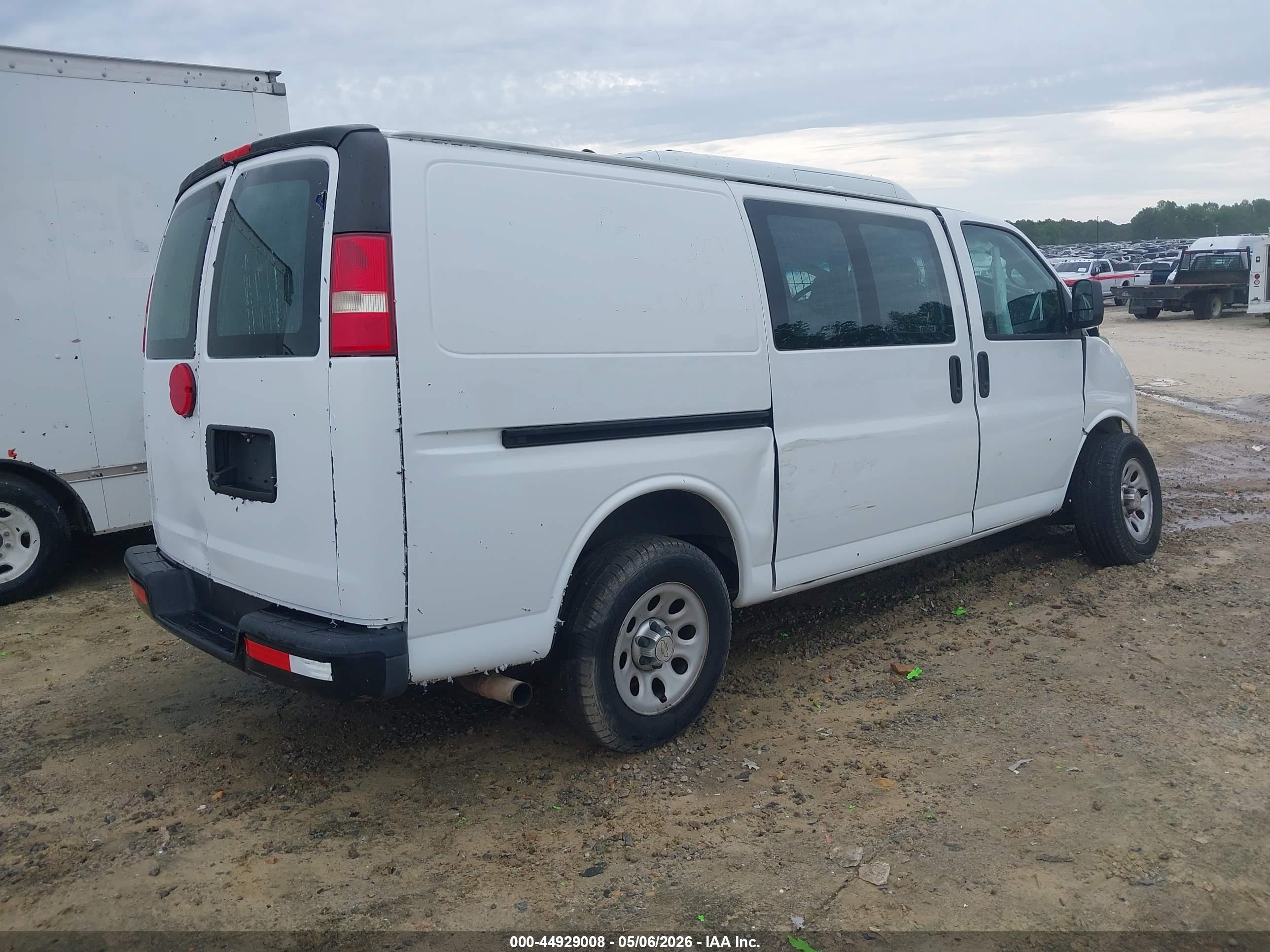CHEVROLET EXPRESS image 4
