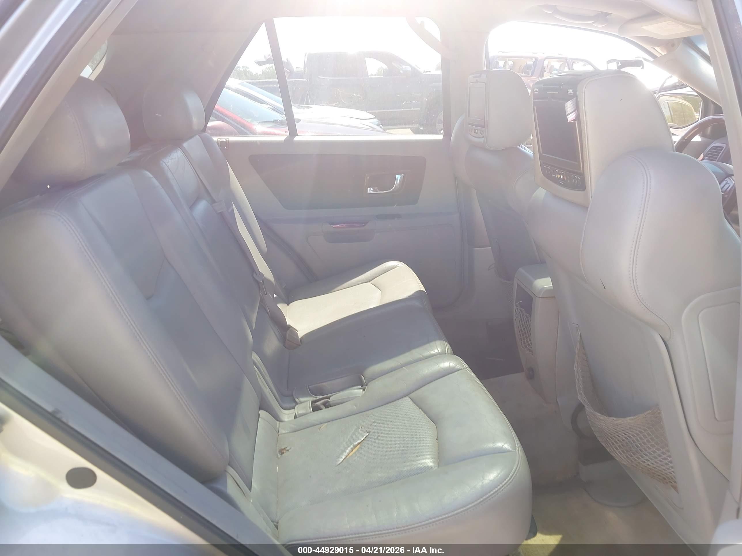 CADILLAC SRX image 8