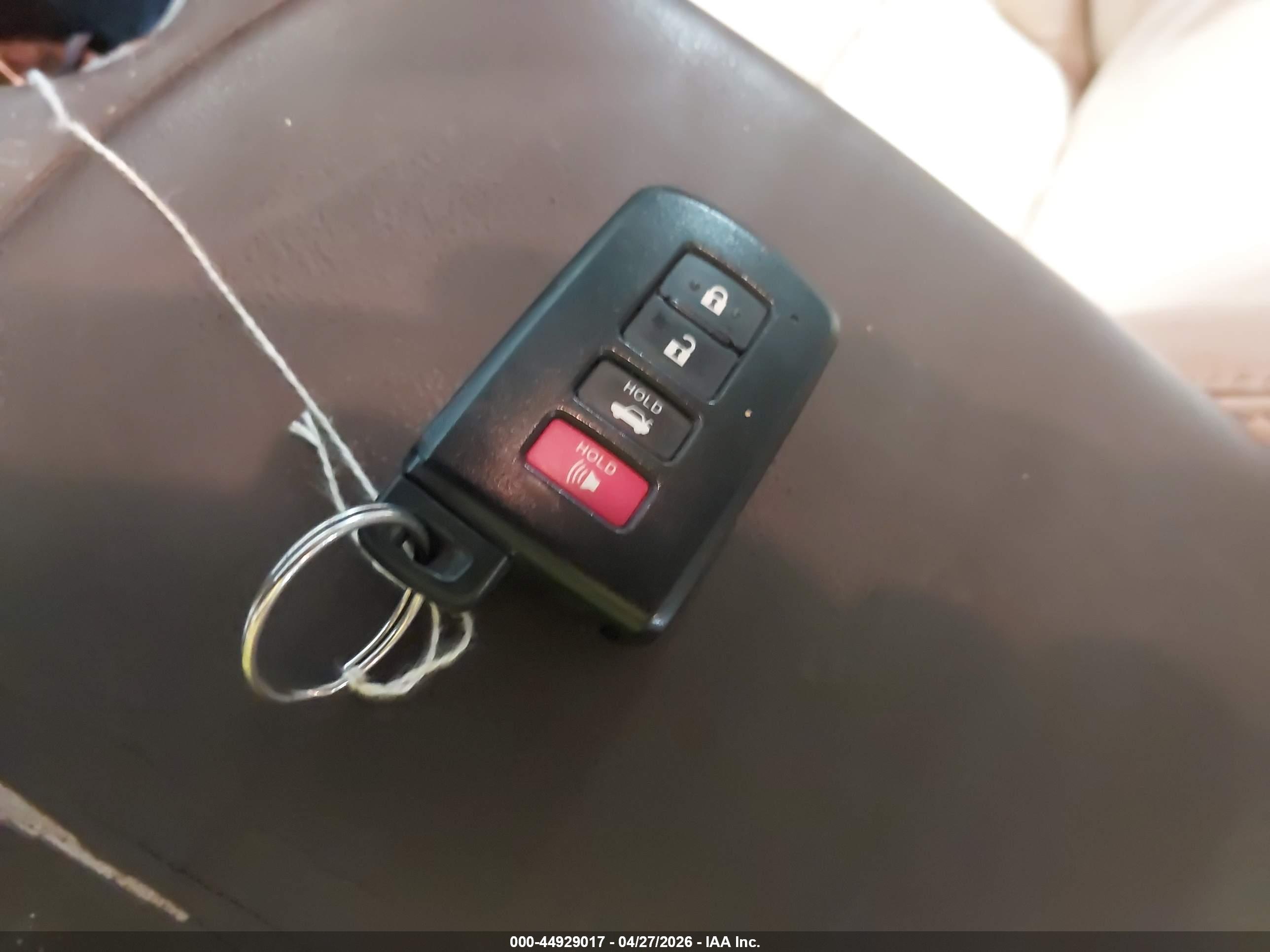 TOYOTA AVALON image 11