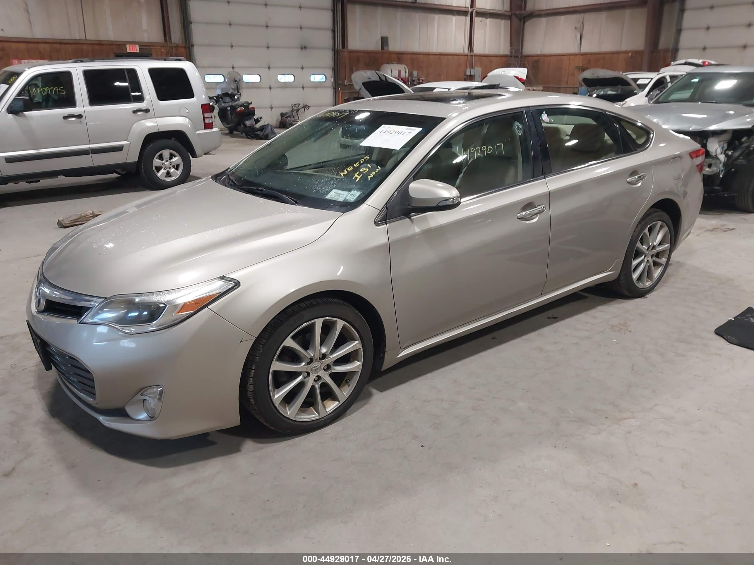 TOYOTA AVALON image 2