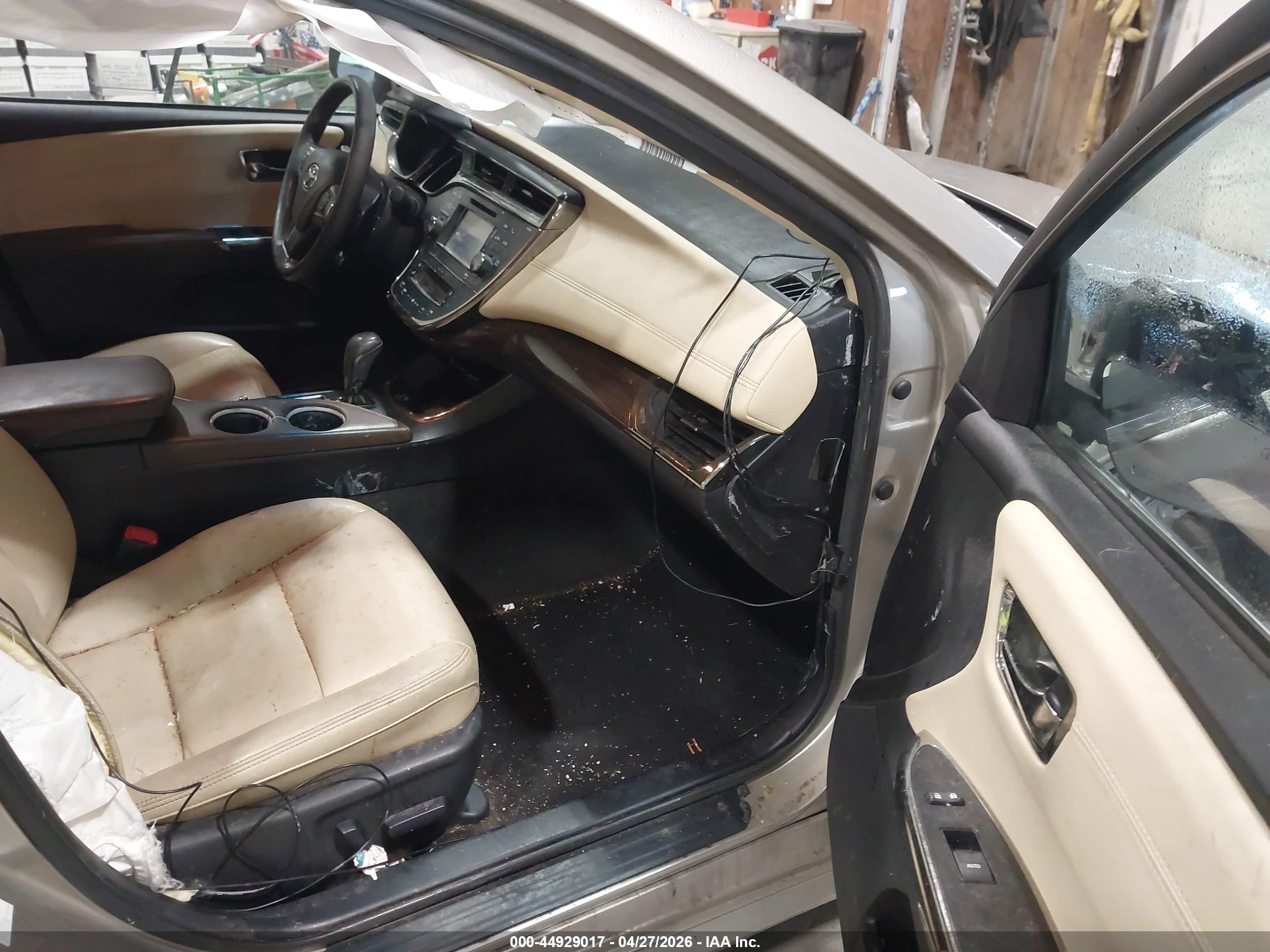TOYOTA AVALON image 5