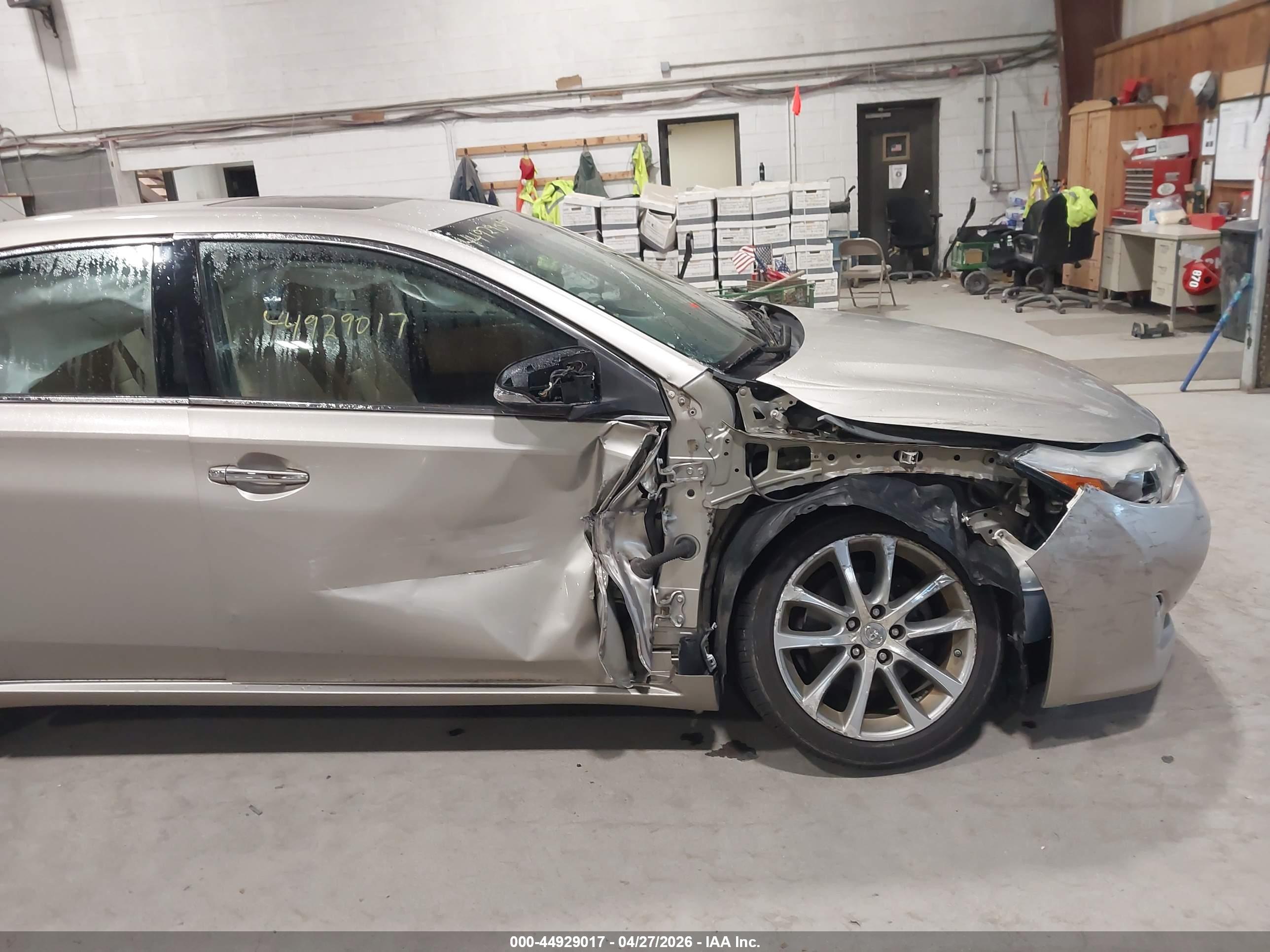 TOYOTA AVALON image 6