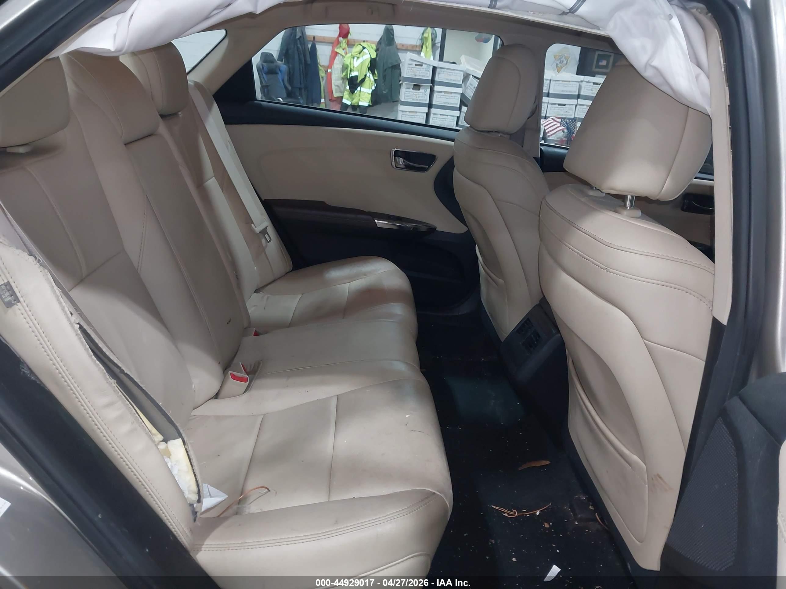 TOYOTA AVALON image 8