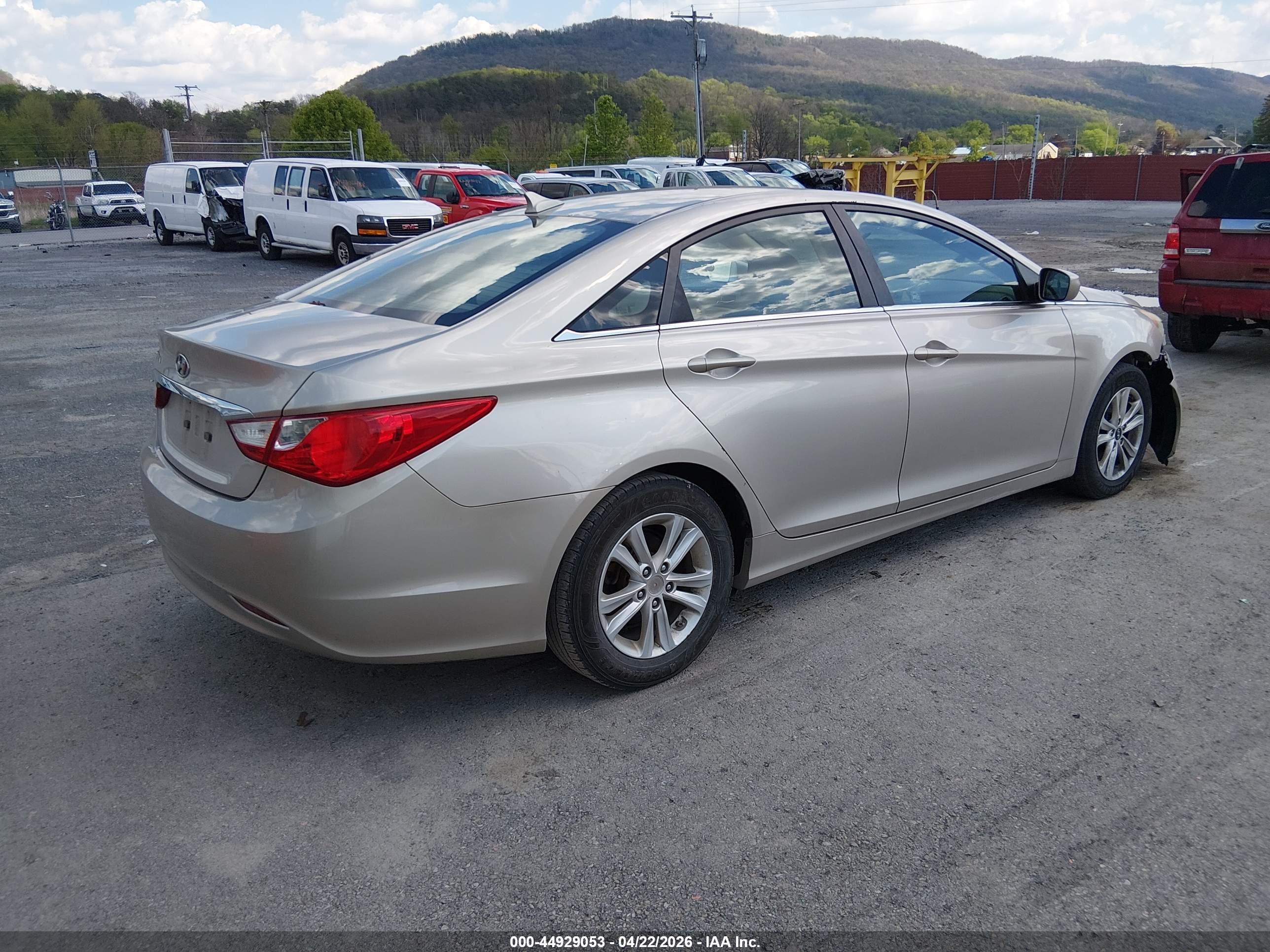HYUNDAI SONATA image 4