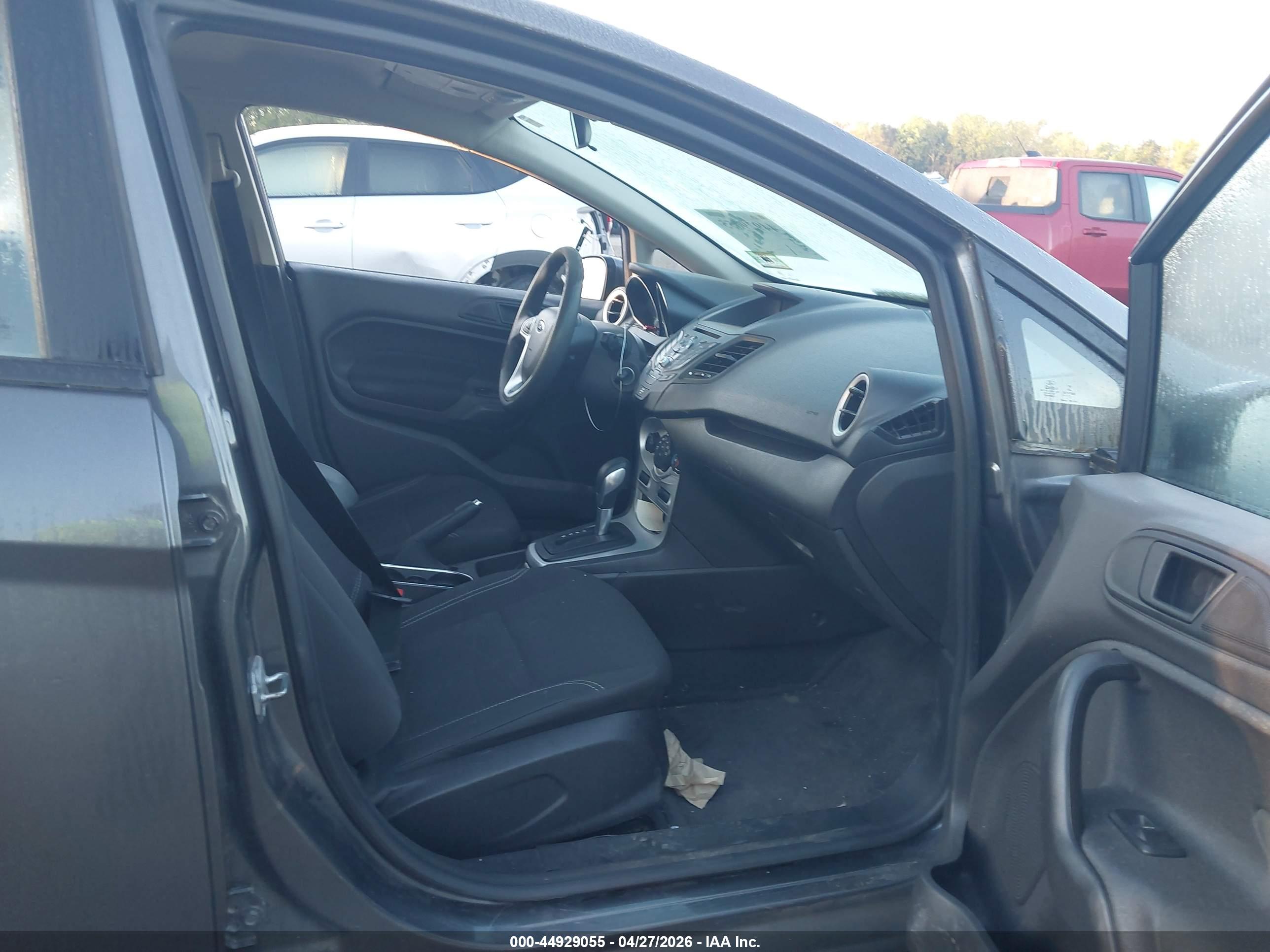 FORD FIESTA image 5