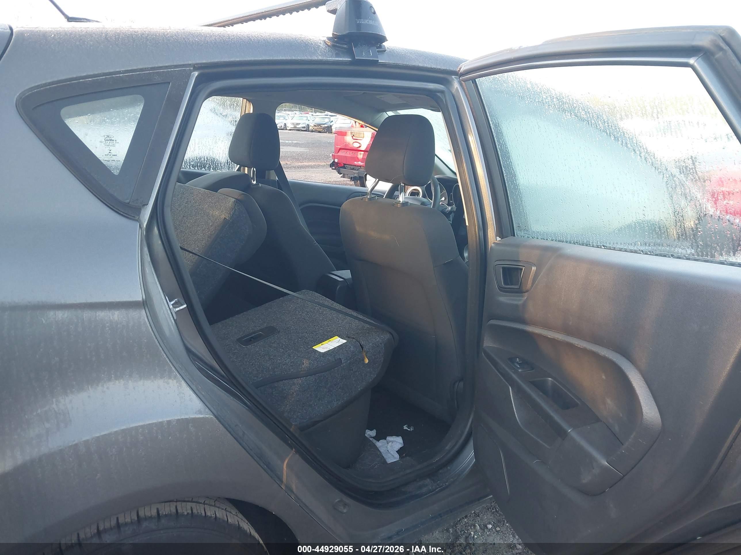 FORD FIESTA image 8