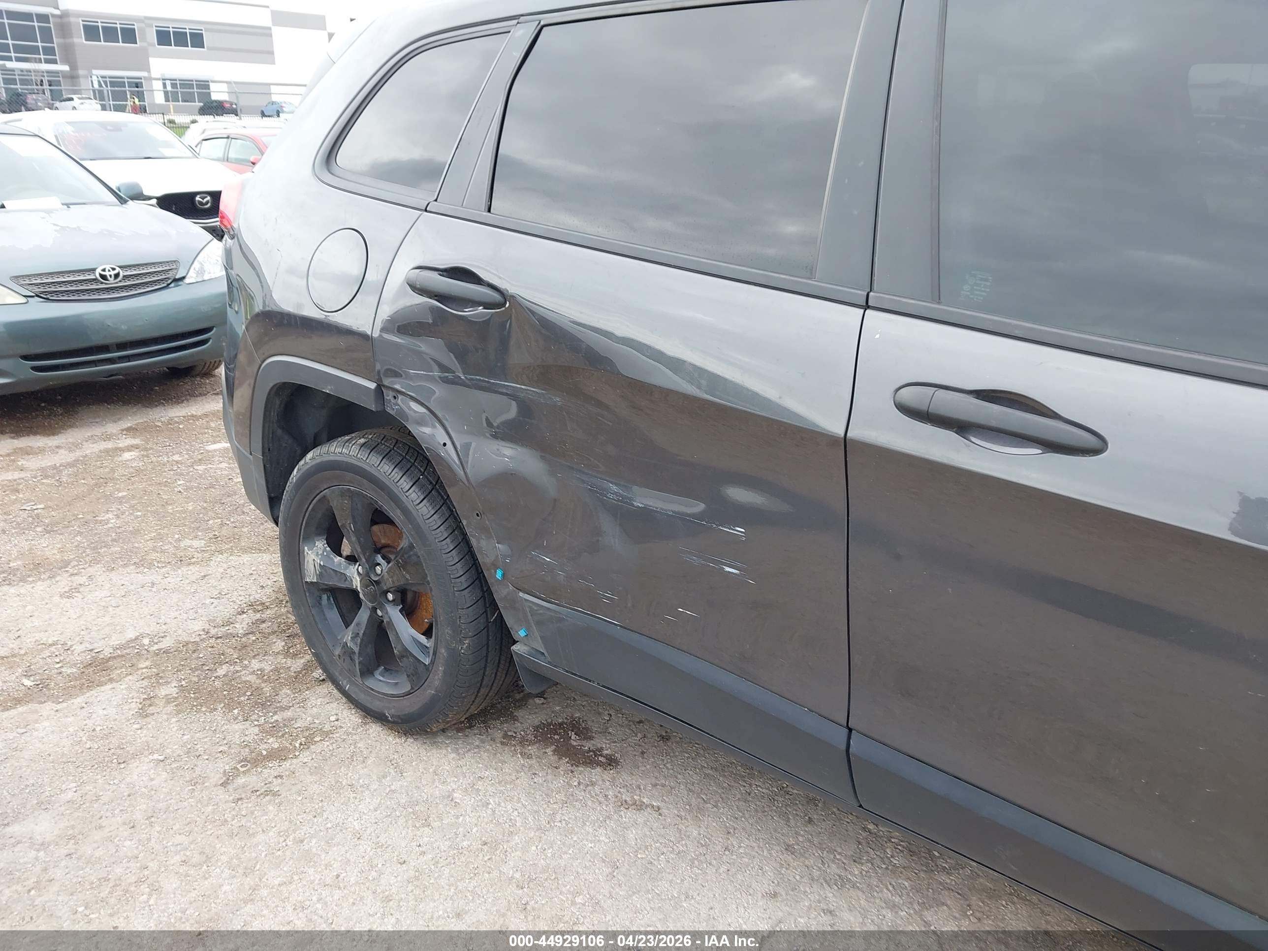 JEEP CHEROKEE image 6