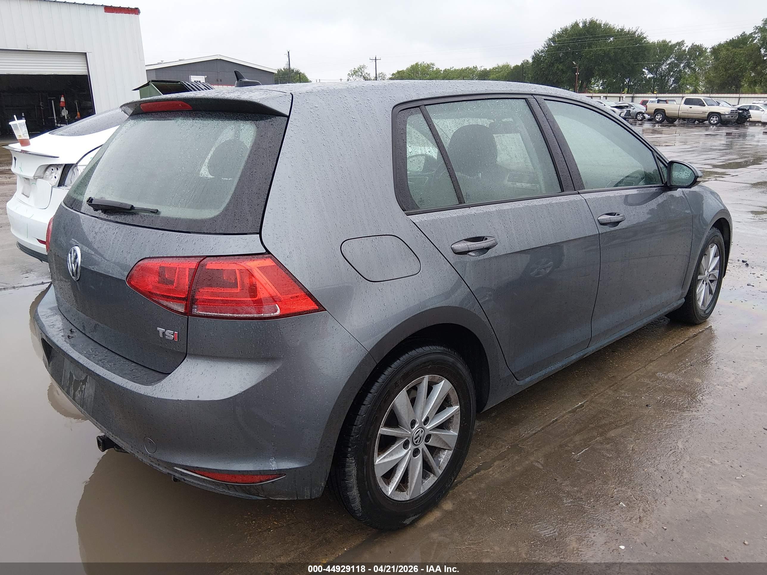 VOLKSWAGEN GOLF image 4